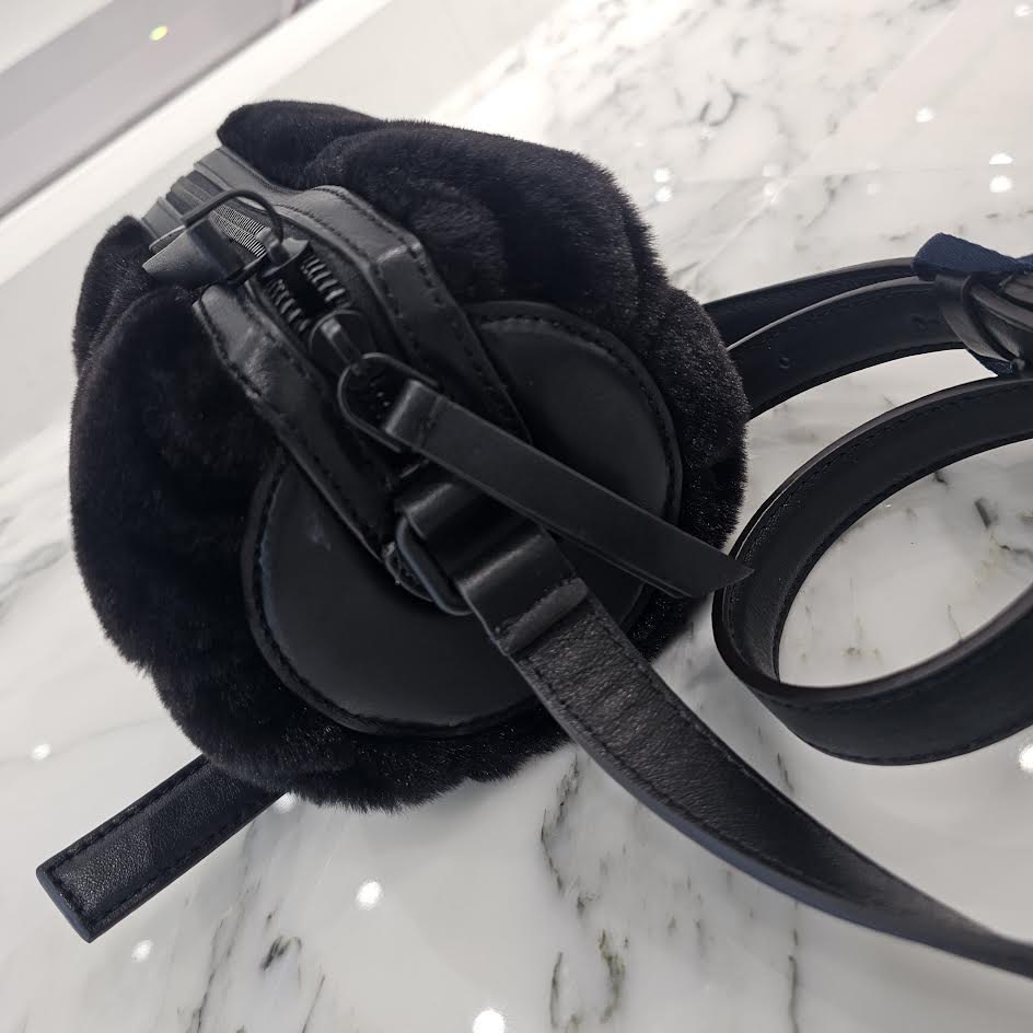 MONCLER 2024AW KEONI Leather Boa Cross Body Bag 5L00004 M3748 999 モンクレール ケオニ レザー ボア クロスボディバッグ