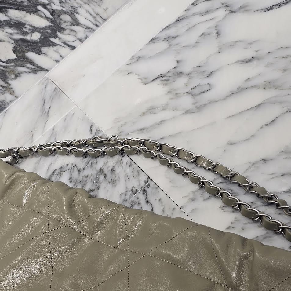 CHANEL 22 Matelasse Caviar Skin Chain Shoulder Bag シャネル 22 マトラッセ キャビアスキン チェーン ショルダーバッグ