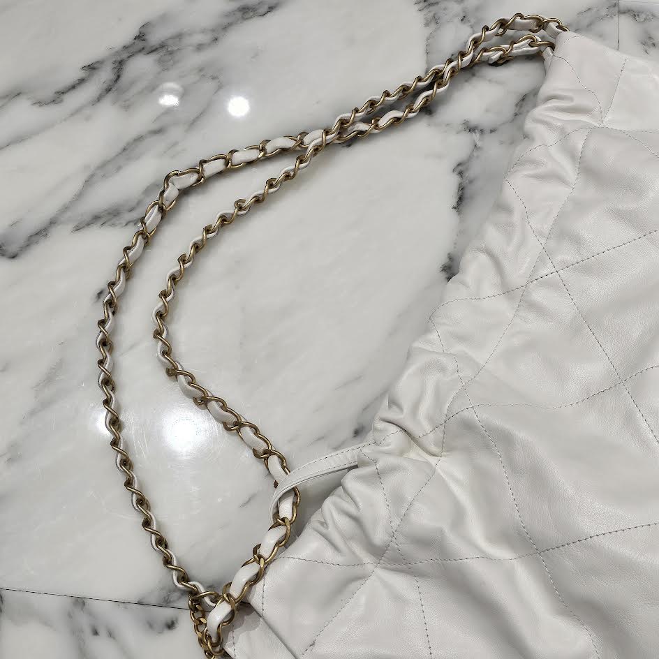 CHANEL 22 Matelasse Caviar Skin Chain Shoulder Bag シャネル 22 マトラッセ キャビアスキン チェーン ショルダーバッグ