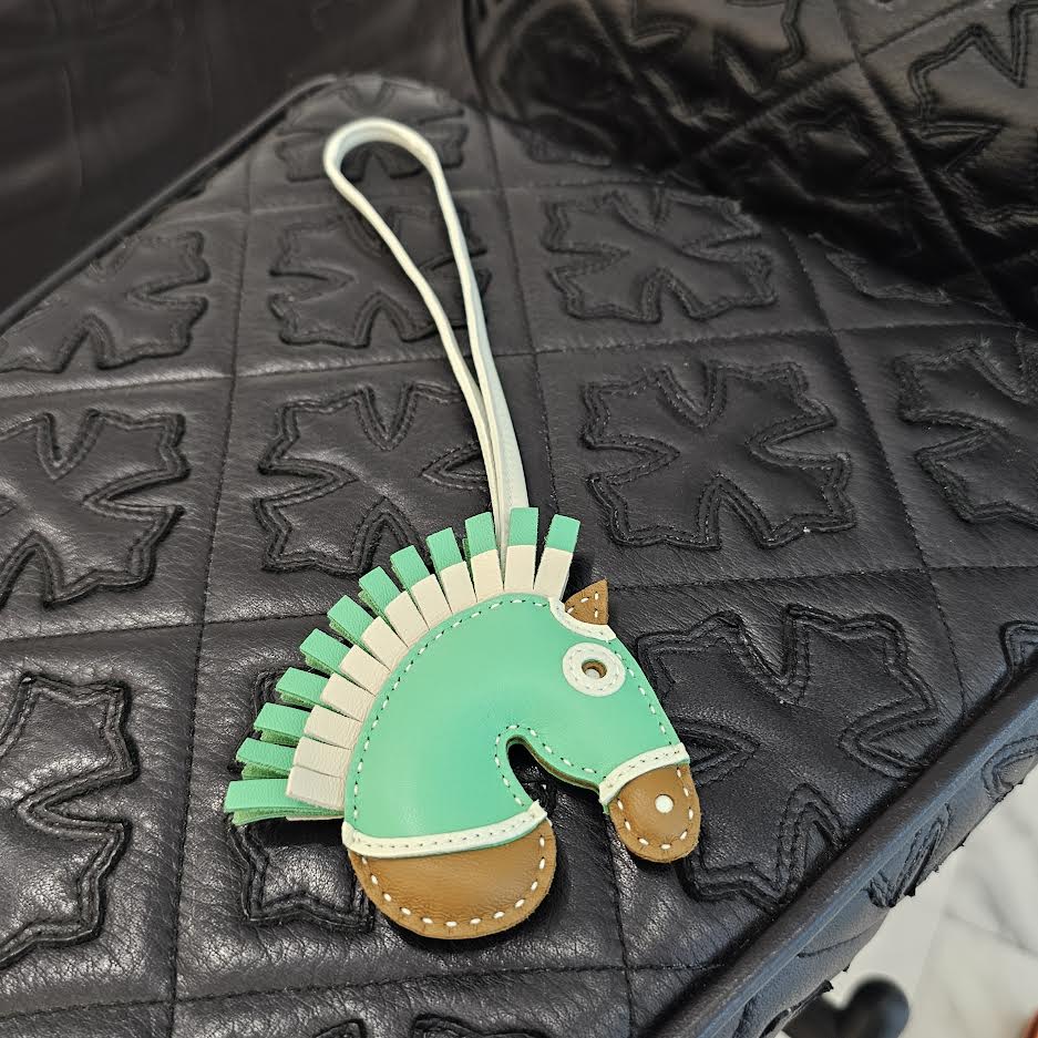 HERMES Geegee Camail Kraft Leather Bag Charm W刻印 エルメス ジージーカマイユ クラフト レザーバッグチャーム W刻印