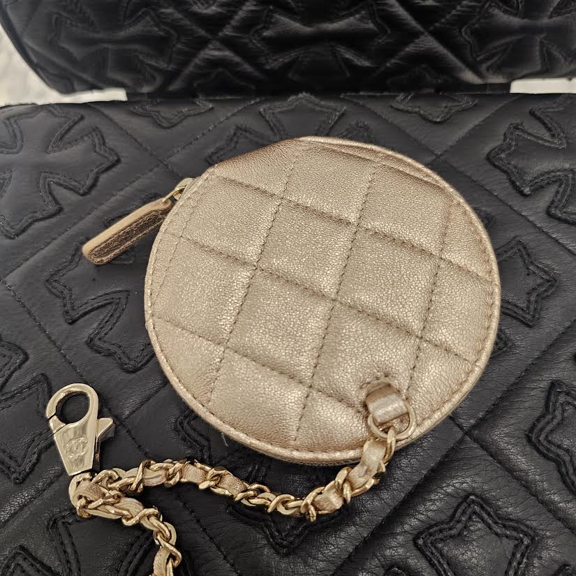 CHANEL 2024 Years Gift Round Pouch And Airpods Holder Bag Charm Lambskin シャネル イヤーズギフト ラウンドポーチ&エアポッズ ホルダーバッグ チャーム ラムスキン