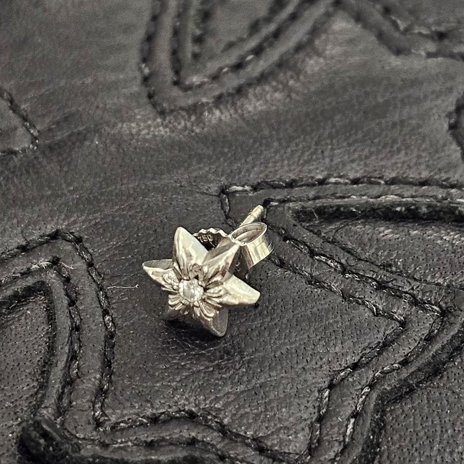 CHROME HEARTS スタースタッド 1ダイヤ 18KWGピアス
