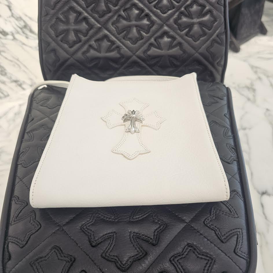 CHROME HEARTS CH Silver Cross Square Pocket Leather Shoulder Bag クロムハーツ CH シルバークロス スクエアポケット レザーショルダーバッグ