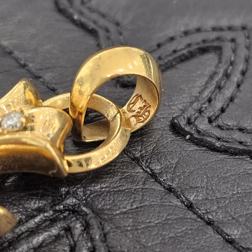 CHROME HEARTS 22K Small CH Cross Pave Diamond With Bail