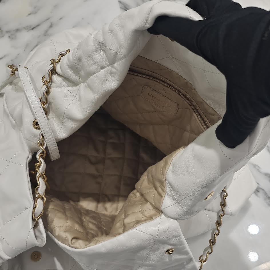 CHANEL 22 Matelasse Caviar Skin Chain Shoulder Bag シャネル 22 マトラッセ キャビアスキン チェーン ショルダーバッグ