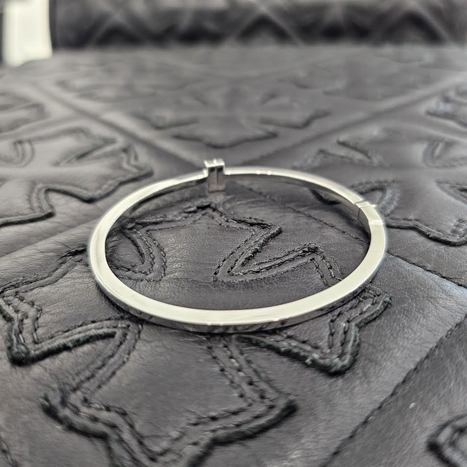 Tiffany Co. 18K WG Tiffany T Diamond Hinged Wire Bangle 62273089 Size Small ティファニー 18K ホワイトゴールド ティファニーT ダイアモンド ヒンジ ワイヤー バングル サイズSmall