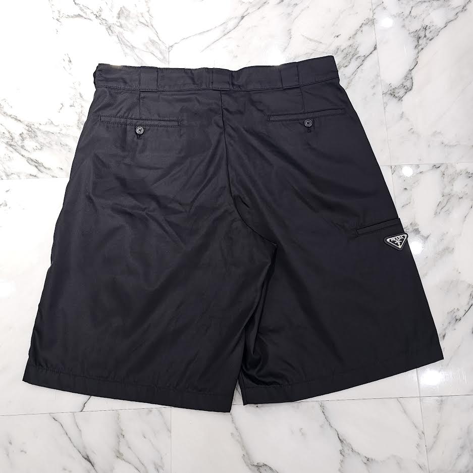 PRADAリナイロン バミューダ カーゴ ハーフパンツ　Sサイズ PRADAリナイロン バミューダ カーゴ ハーフパンツ Sサイズ