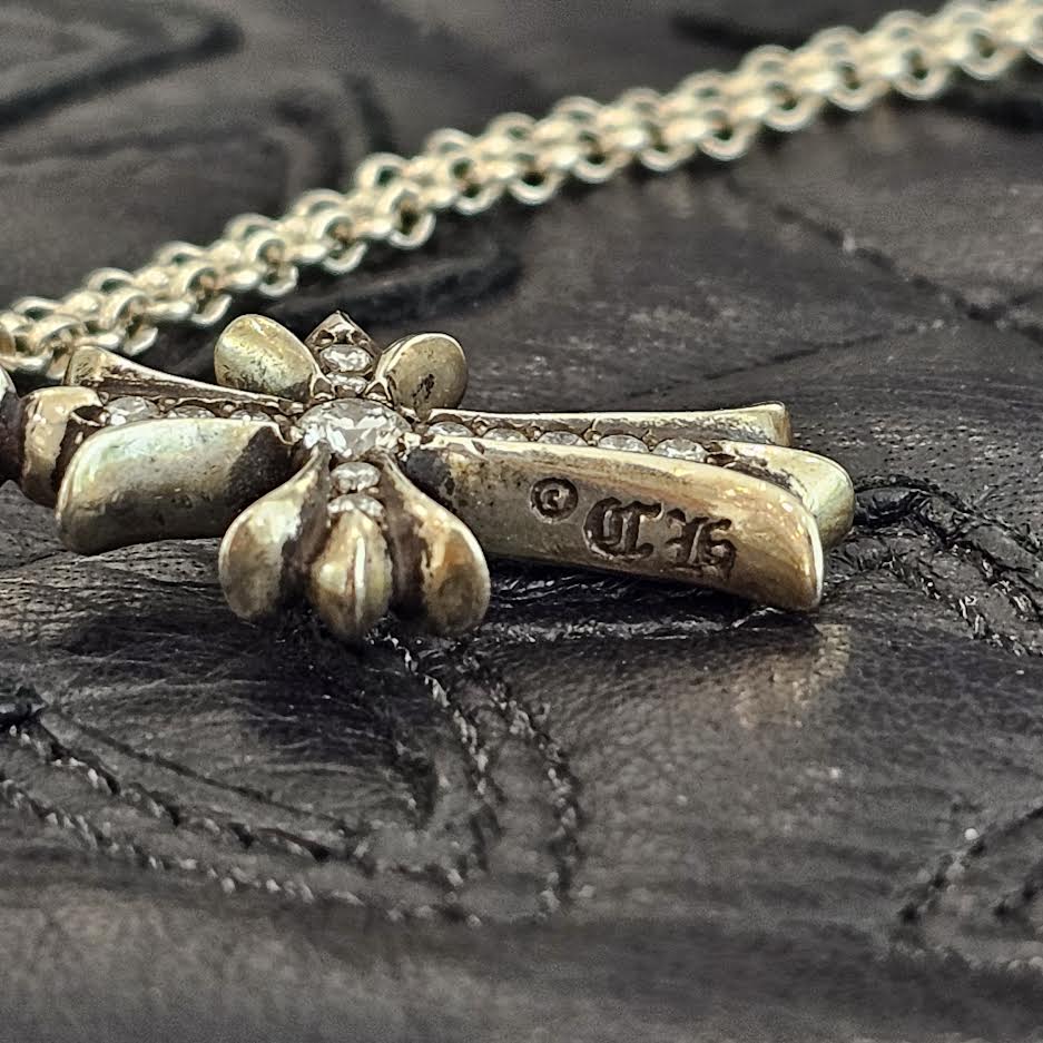 CHROME HEARTS Tiny Fat Cross Pave Diamond Pendant Top Roll Chain 18 Inch Necklace クロムハーツ タイニーファットクロス パヴェダイヤモンド ペンダントトップ ロールチェーン 18インチ ネックレス