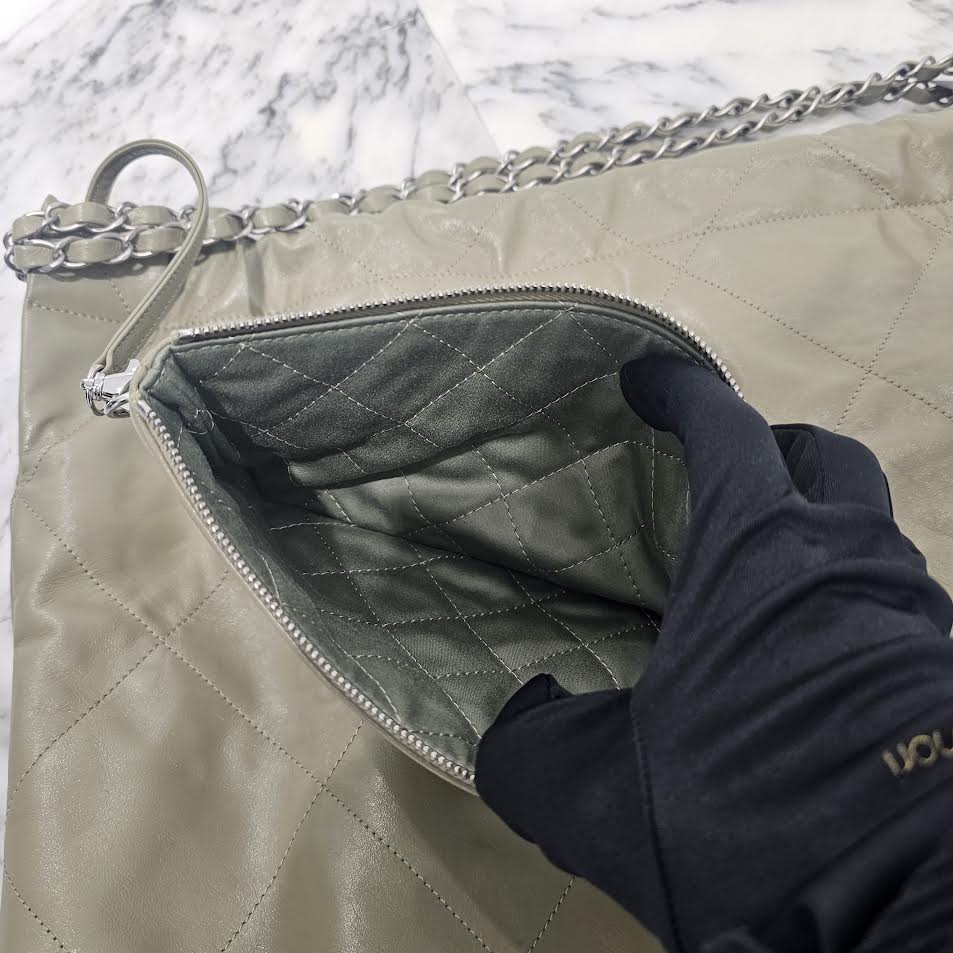 CHANEL 22 Matelasse Caviar Skin Chain Shoulder Bag シャネル 22 マトラッセ キャビアスキン チェーン ショルダーバッグ