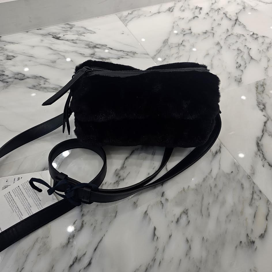 MONCLER 2024AW KEONI Leather Boa Cross Body Bag 5L00004 M3748 999 モンクレール ケオニ レザー ボア クロスボディバッグ