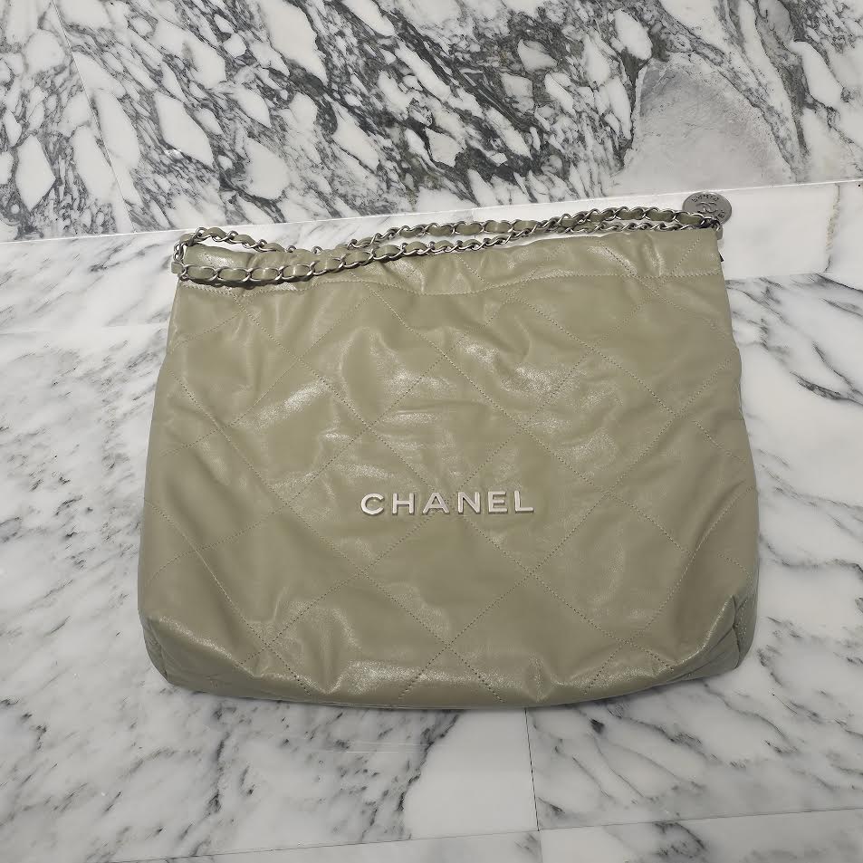 CHANEL 22 Matelasse Caviar Skin Chain Shoulder Bag シャネル 22 マトラッセ キャビアスキン チェーン ショルダーバッグ
