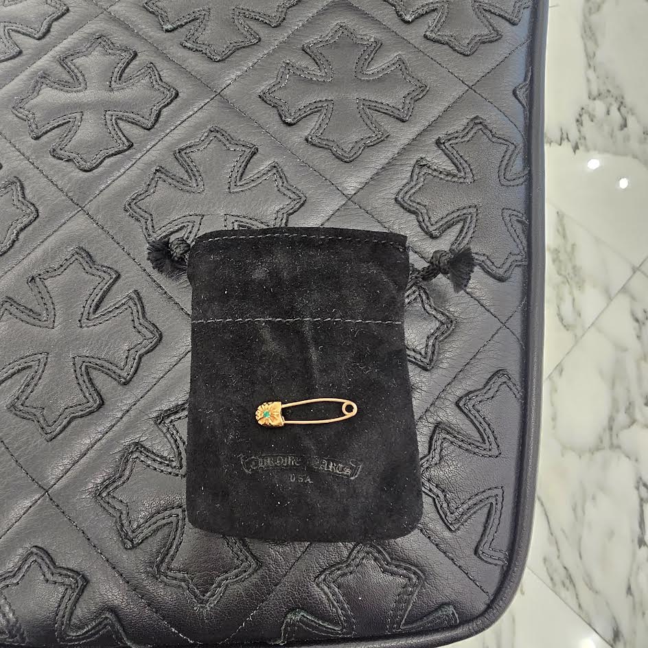 CHROME HEARTS 22K Safety Pin 1 Emerald Pendant Top クロムハーツ 22K セーフティピン 1エメラルド ペンダントトップ