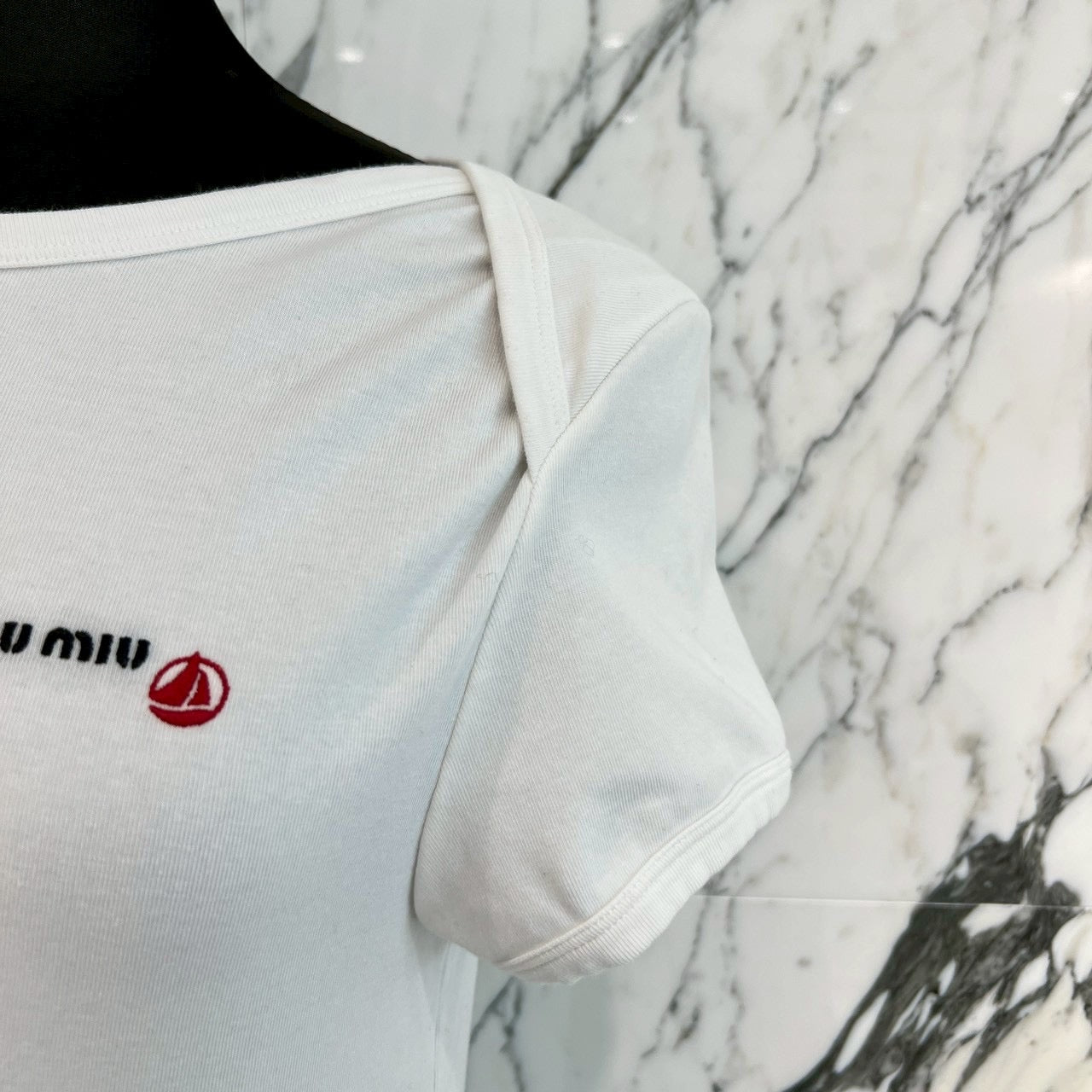 MIU MIU × PETIT BATEAU 2025SS Stretch Jersey Logo Embroidery Tee MJN568 S000 166H Size XS ミュウミュウ×プチバトー ストレッチジャージー ロゴ刺繍 Tシャツ サイズXS