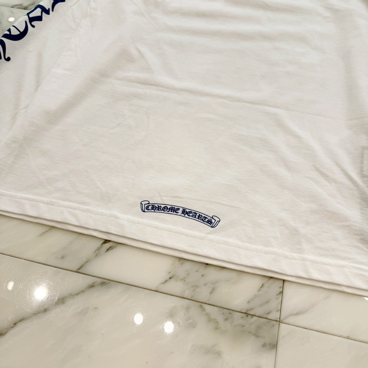 CHROME HEARTS 2025SS Old English Neck Logo Neon Blue Long Sleeve Tee Size XL クロムハーツ オールドイングリッシュ ネックロゴ ネオンブルー ロングスリーブ Tシャツ サイズXL