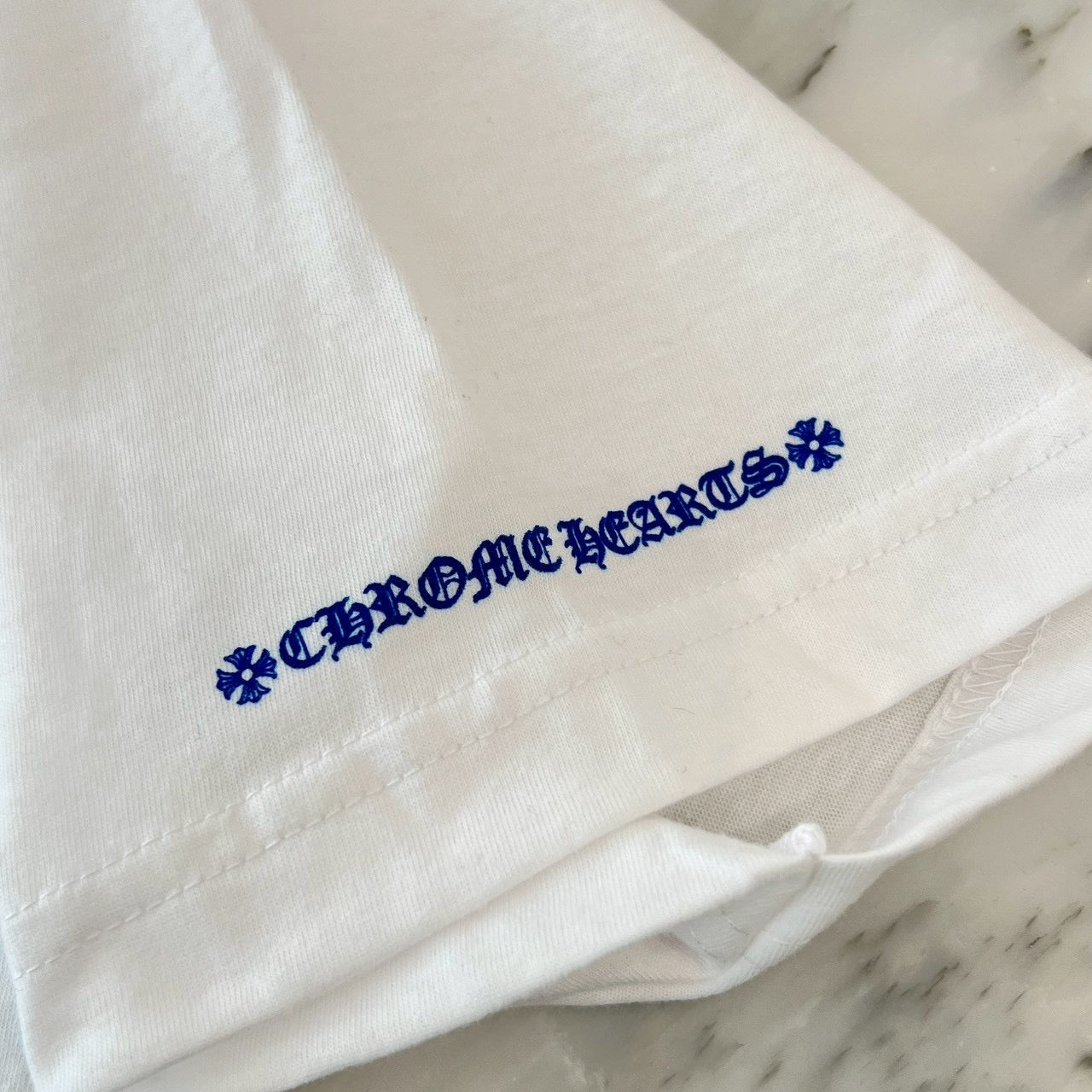 CHROME HEARTS 2025SS Old English Neck Logo Neon Blue Tee Size M クロムハーツ オールドイングリッシュ ネックロゴ ネオンブルー Tシャツ サイズM