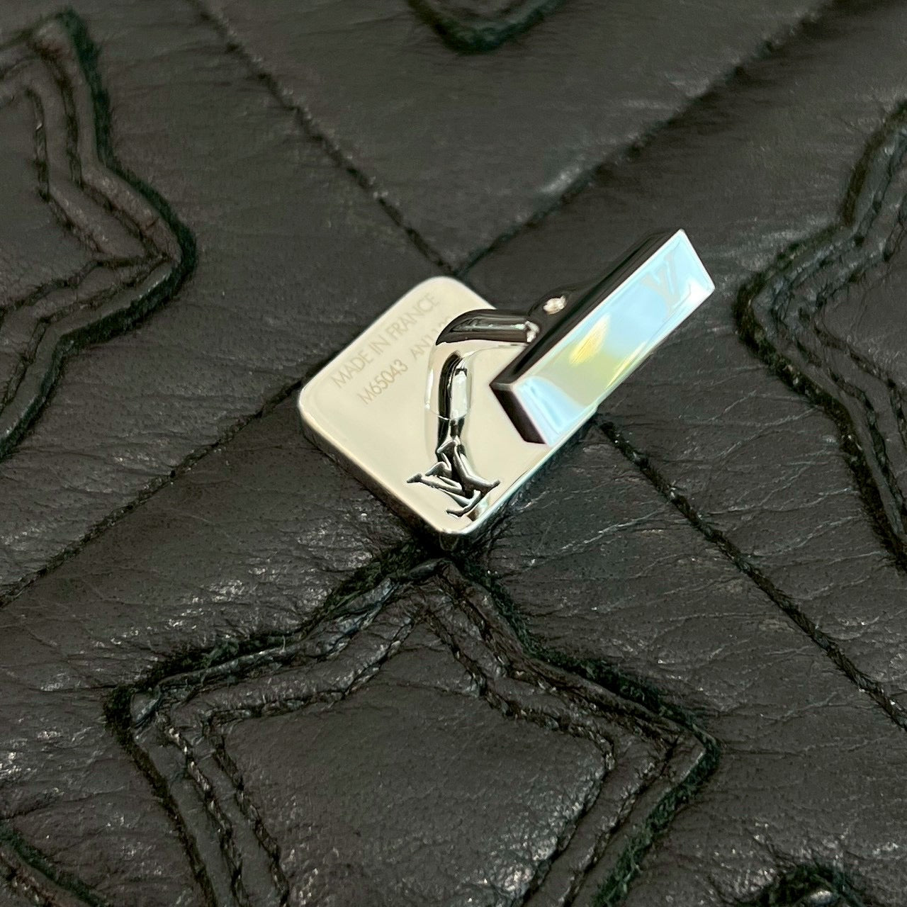 LOUIS VUITTON Bouton de Manchette Champs Élysées Cuff's Button M65043 ルイヴィトン ブトン ドゥ マンシェット シャンゼリゼ カフスボタン