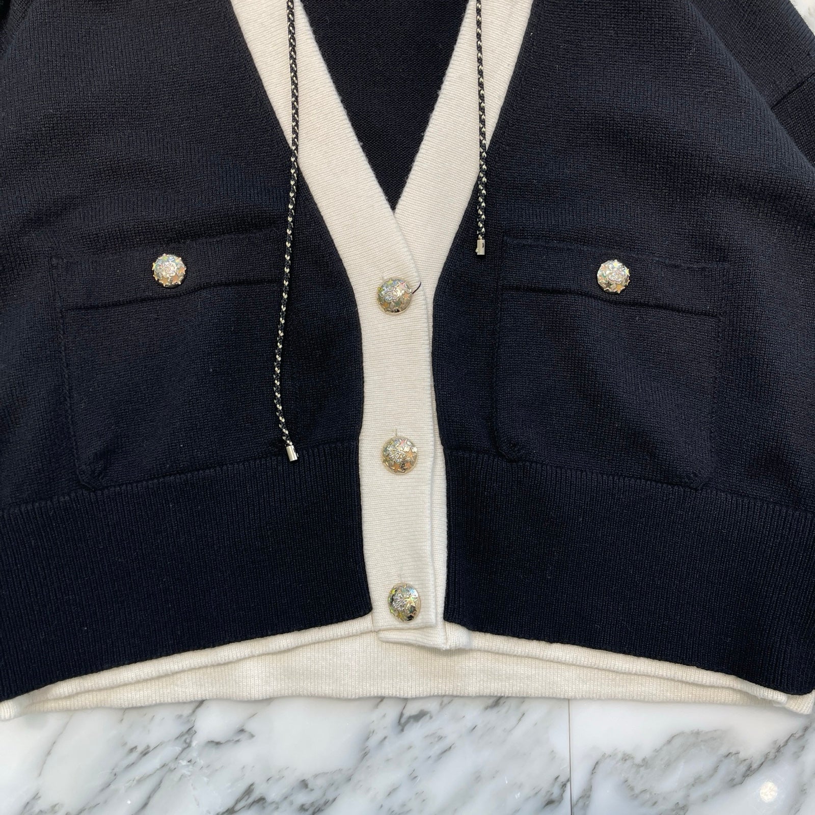 CHANEL 2024 Cruise Coco Mark Cashmere Cardigan P76581K11024 Size 50 シャネル ココマーク カシミヤ カーディガン スパンコールフーディー サイズ50