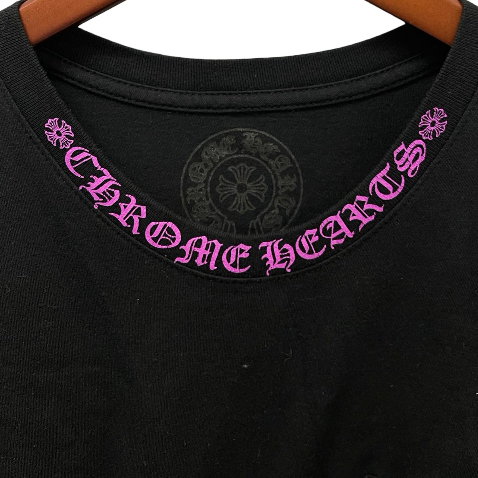 CHROME HEARTS Old English Purple Neck Logo Tee Size L
