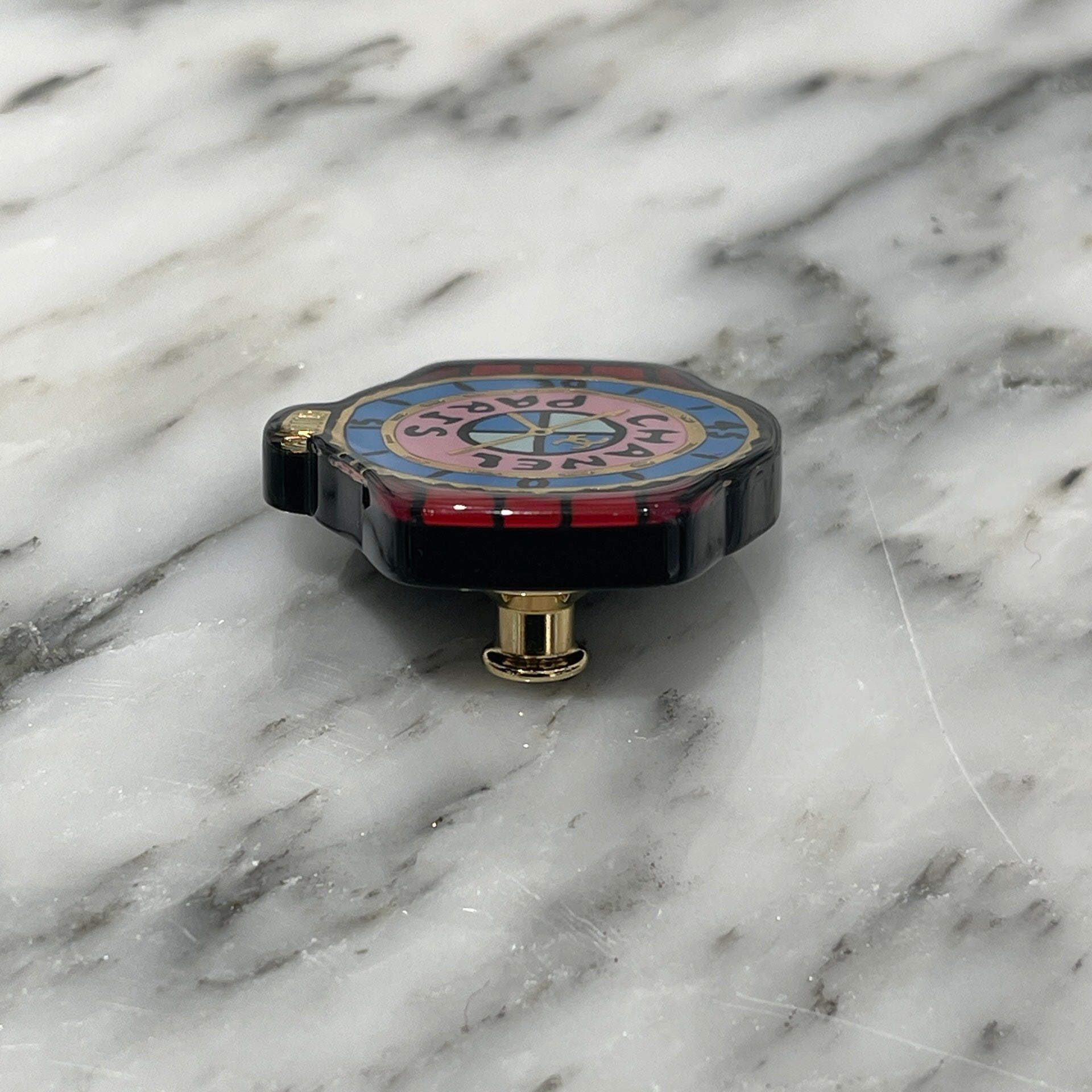 CHANEL 時計モチーフのピンブローチです。 CHANEL 2023AW J12 WATCH Motif Pin Broach シャネル J12 時計