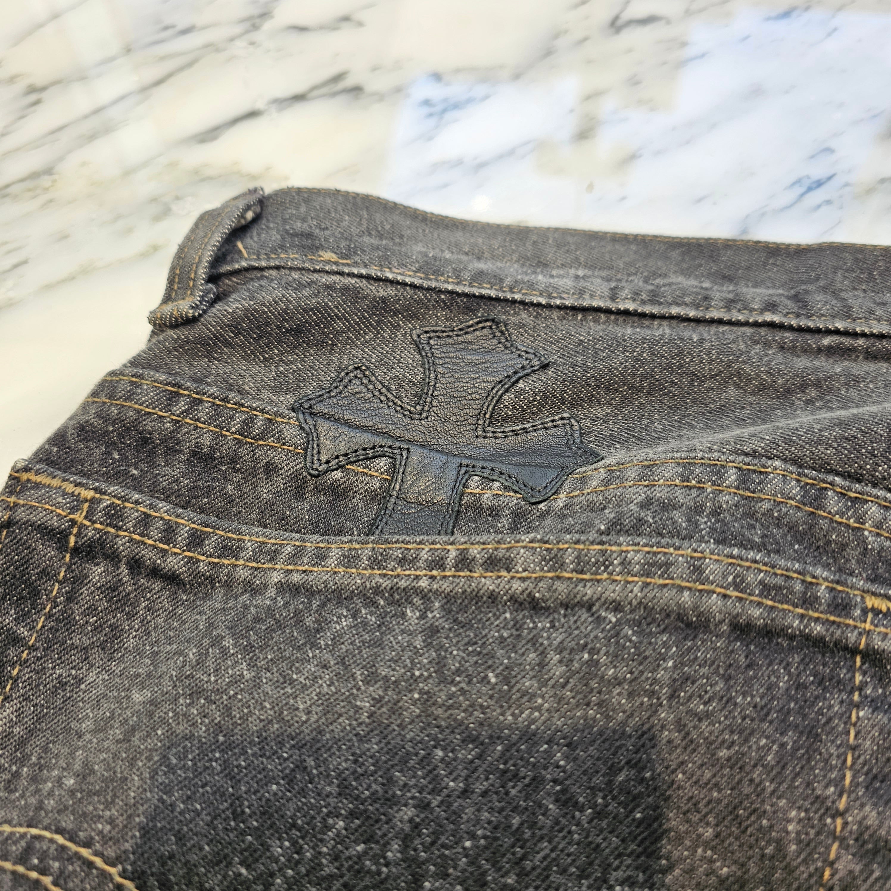 リーバイスクロスパッチデニム CHROME HEARTS × Levi's Body VNTG Cross Leather Patch Denim Pants