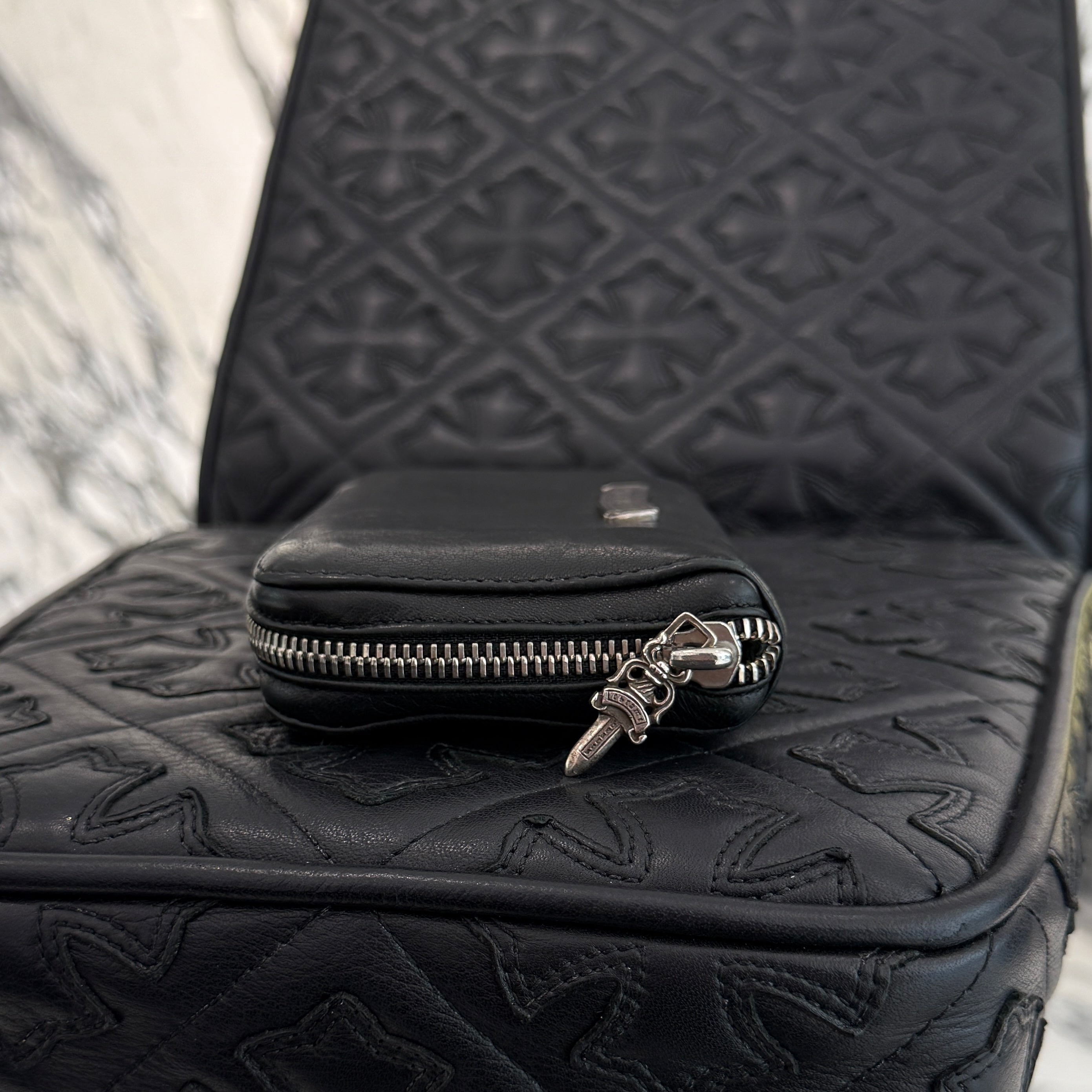 CHROME HEARTS Scroll Logo Label Round Zip Mini Wallet クロムハーツ スクロールロゴラベル ラウンドジップ ミニウォレット
