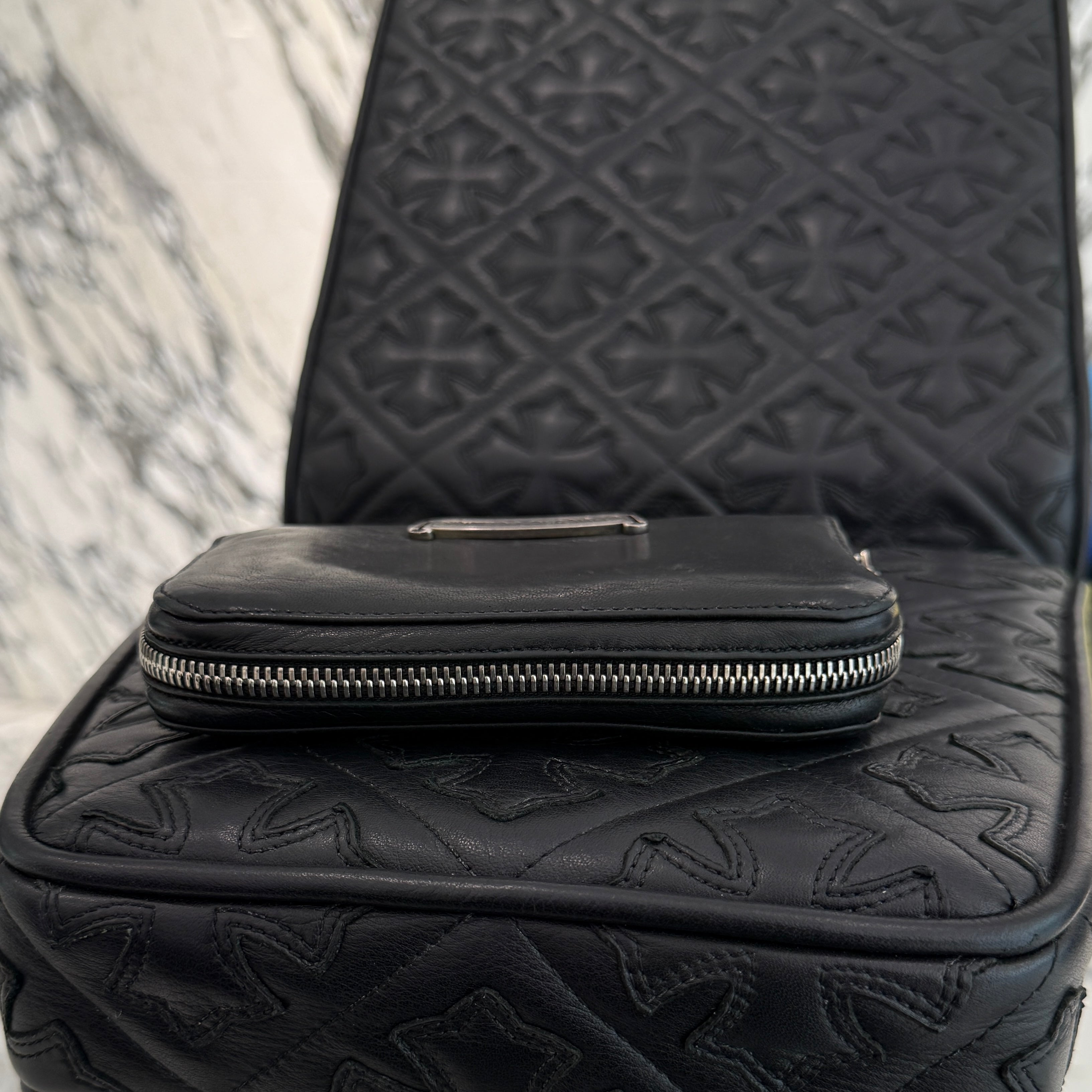 CHROME HEARTS Scroll Logo Label Round Zip Mini Wallet クロムハーツ
