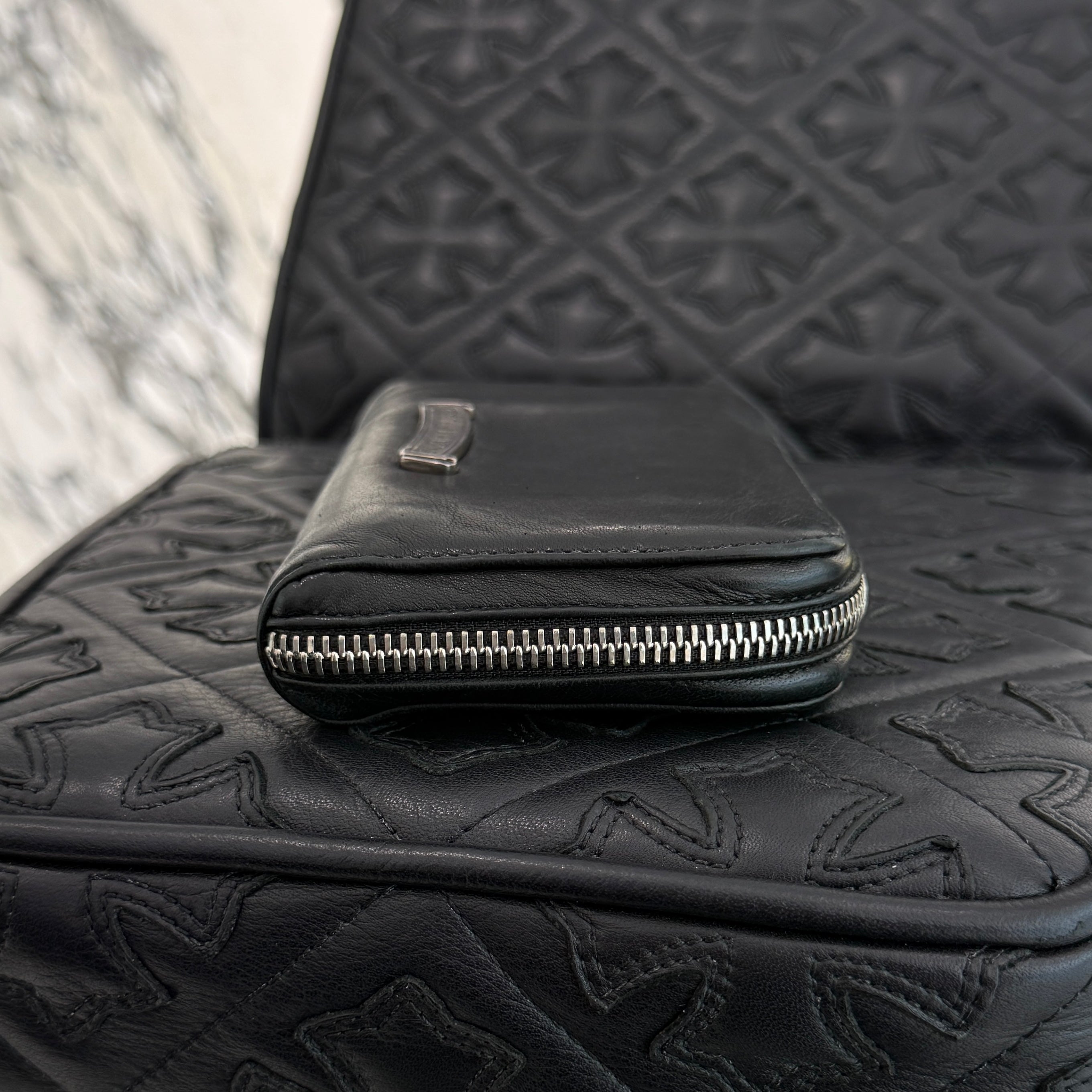 CHROME HEARTS Scroll Logo Label Round Zip Mini Wallet クロムハーツ スクロールロゴラベル ラウンドジップ ミニウォレット