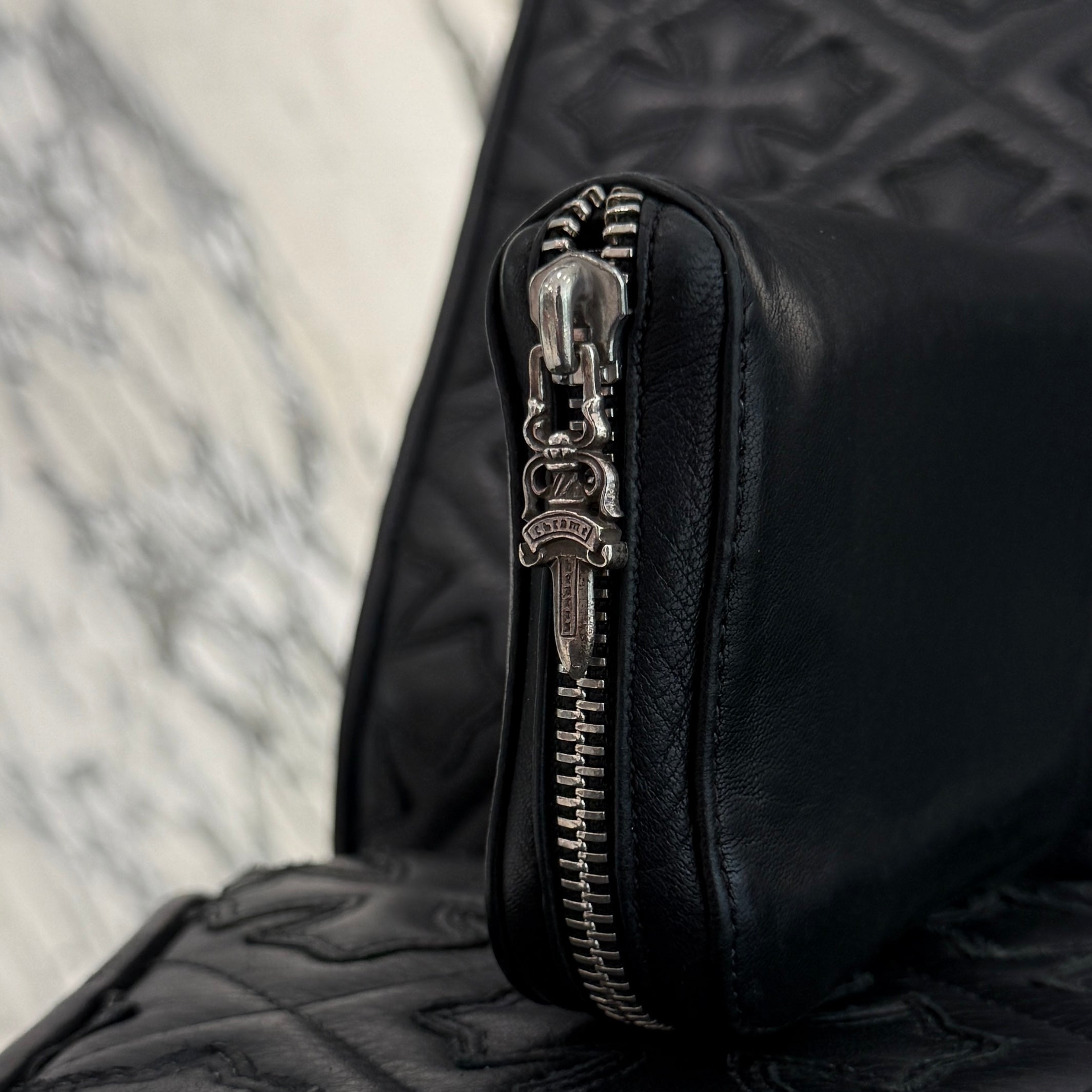 CHROME HEARTS Scroll Logo Label Round Zip Mini Wallet クロムハーツ