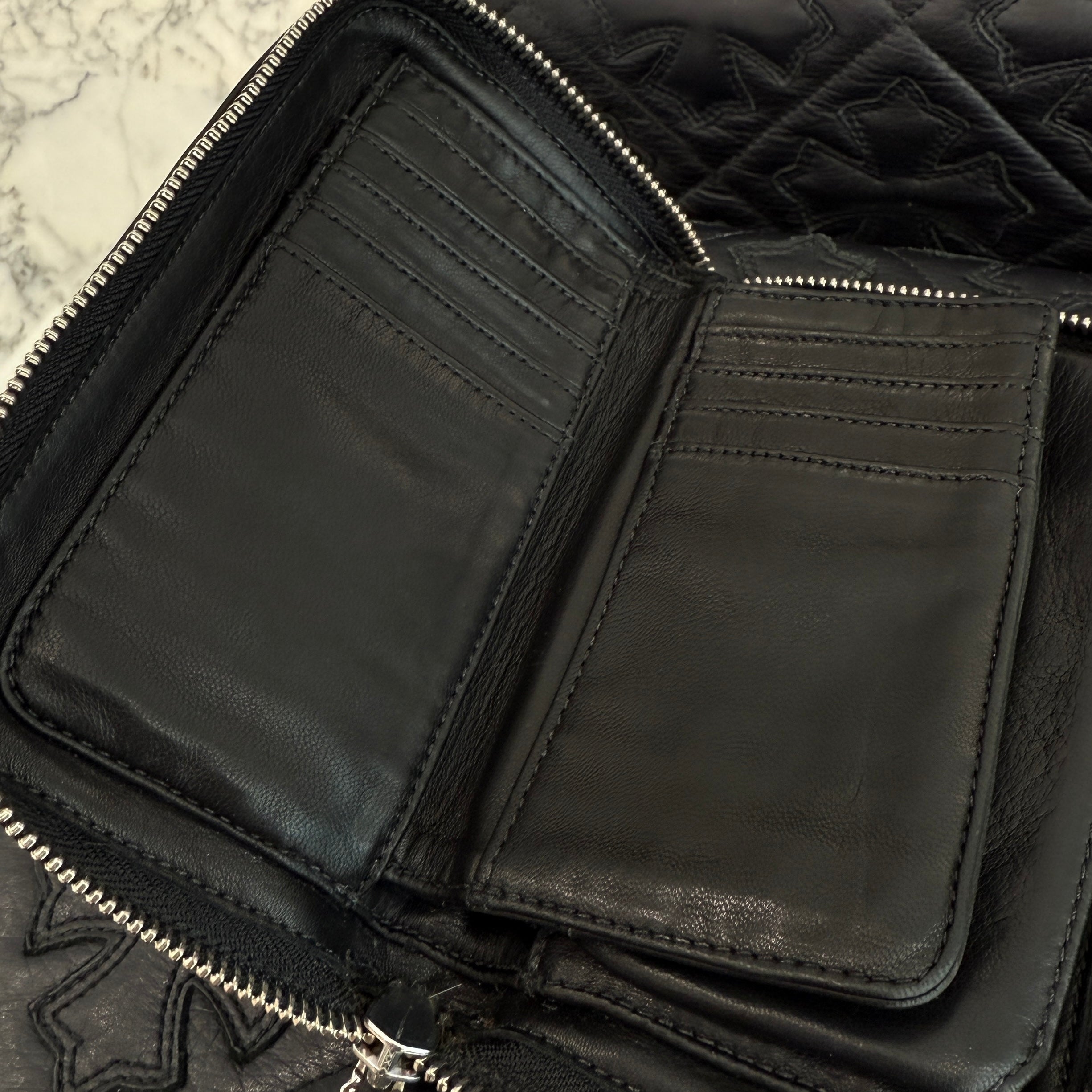 CHROME HEARTS Scroll Logo Label Round Zip Mini Wallet クロムハーツ