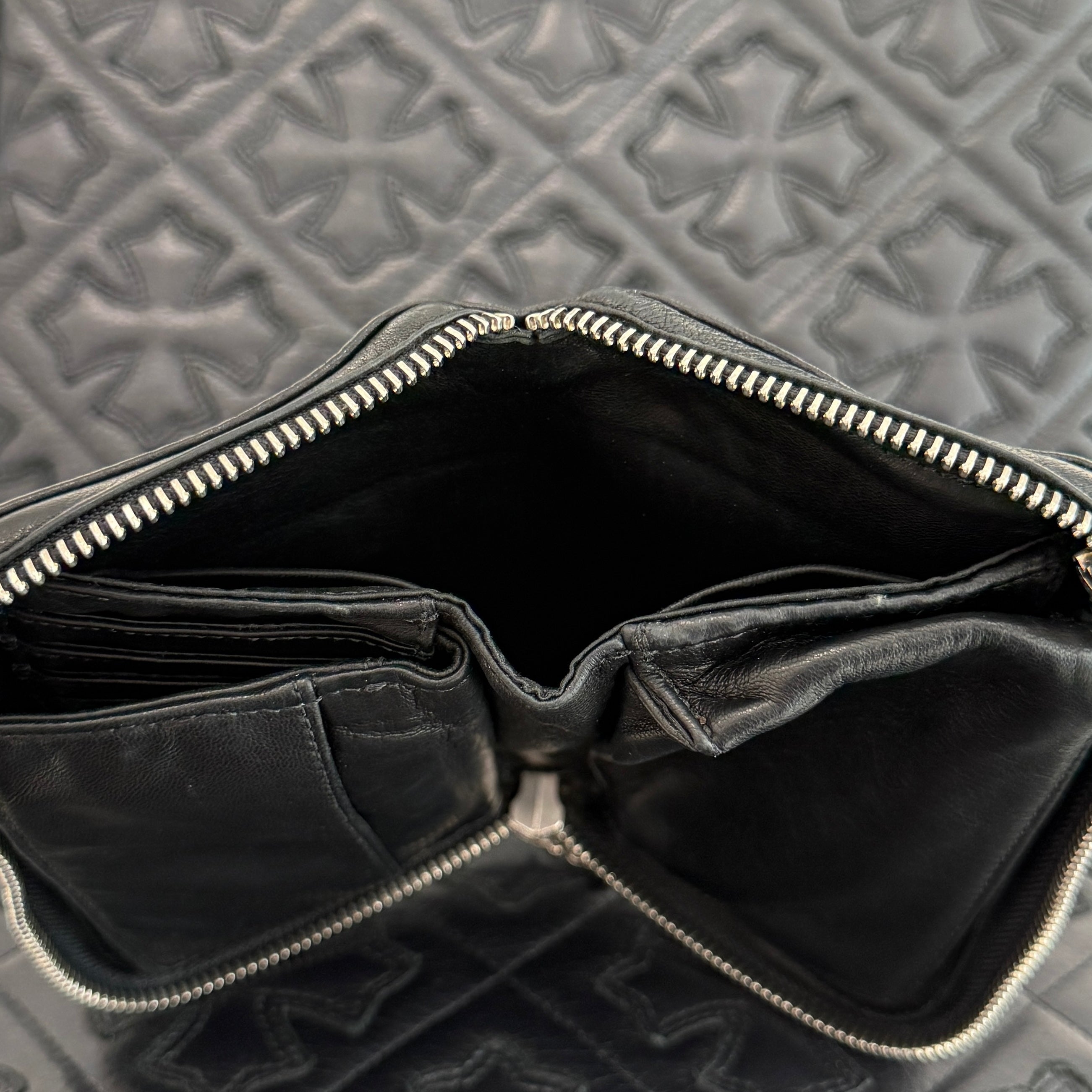 CHROME HEARTS Scroll Logo Label Round Zip Mini Wallet クロムハーツ