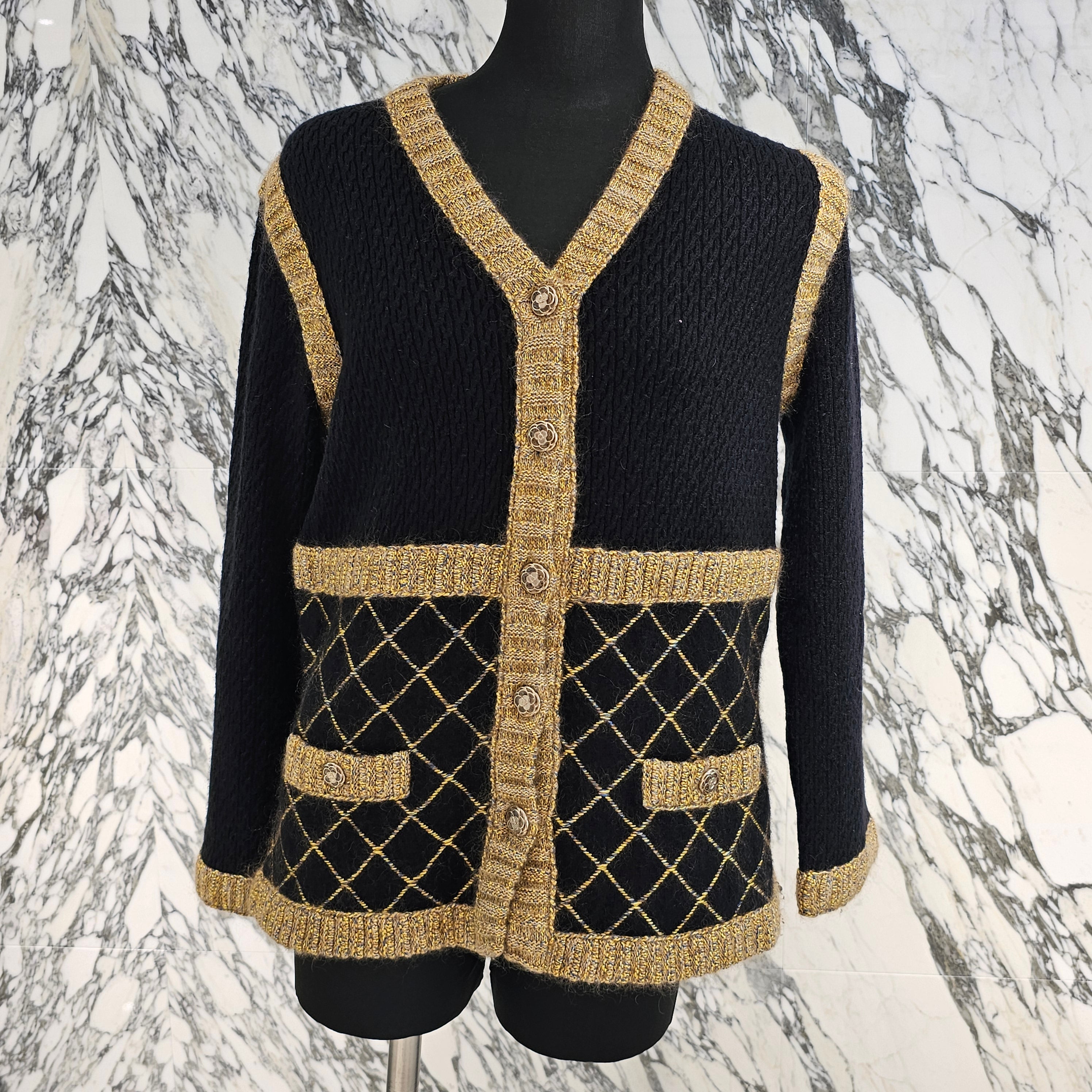 CHANEL 2015 Cruise Camellia Button 'Coco Brasserie' Cardigan P52797K06822 Size 42 シャネル 2015クルーズ カメリアボタン "ココブラッスリー" カーディガン サイズ42