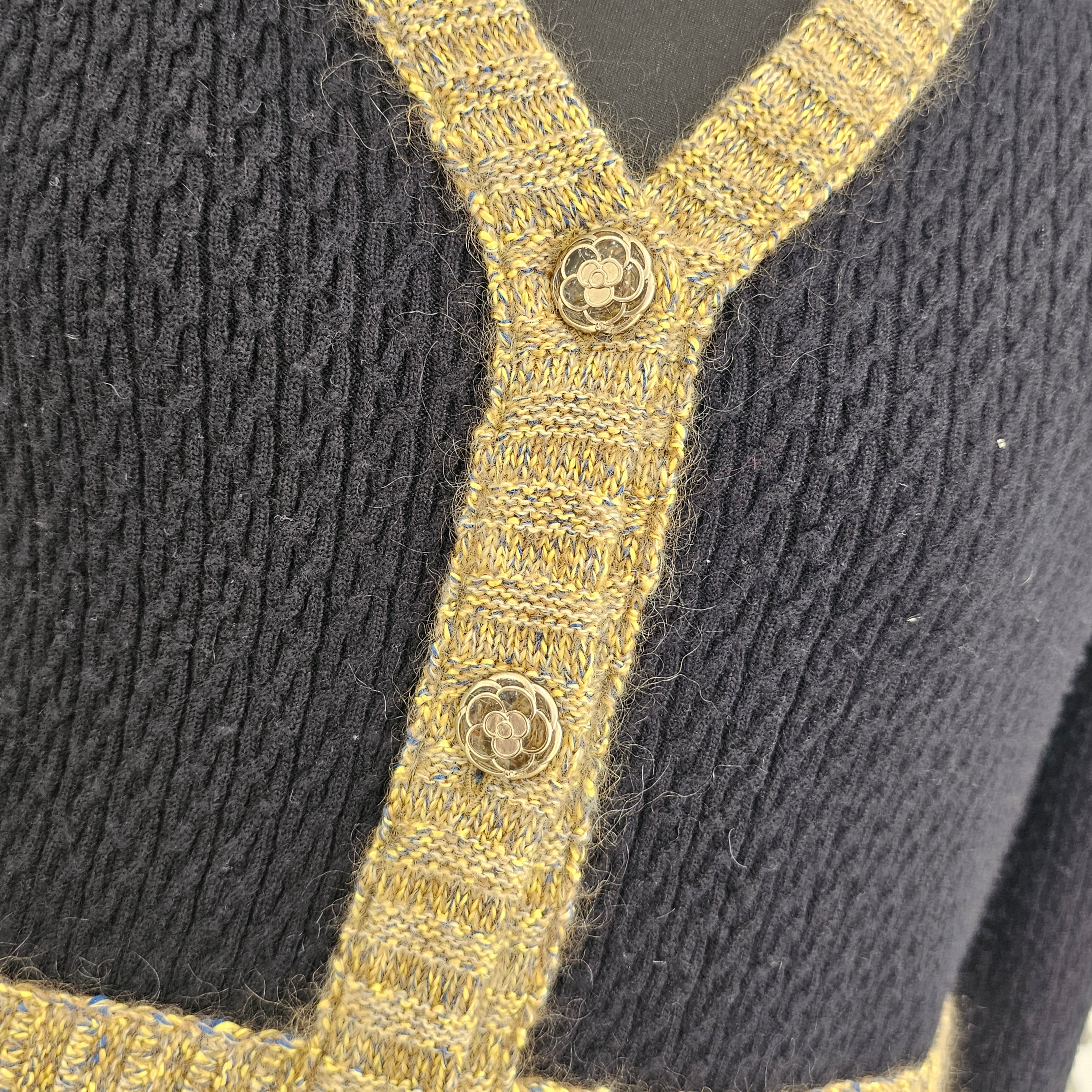 CHANEL 2015 Cruise Camellia Button 'Coco Brasserie' Cardigan P52797K06822 Size 42 シャネル 2015クルーズ カメリアボタン "ココブラッスリー" カーディガン サイズ42