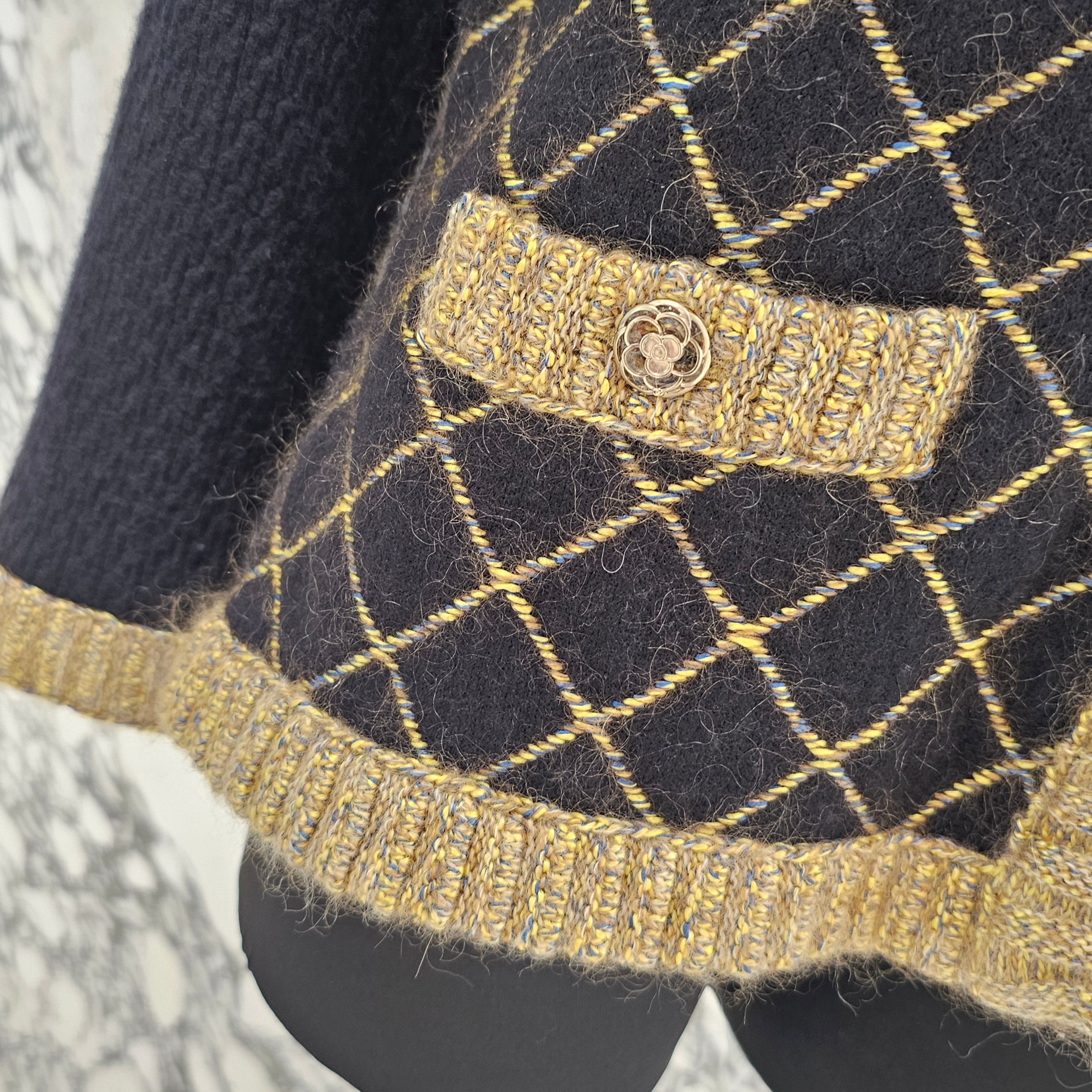 CHANEL 2015 Cruise Camellia Button 'Coco Brasserie' Cardigan P52797K06822 Size 42 シャネル 2015クルーズ カメリアボタン "ココブラッスリー" カーディガン サイズ42