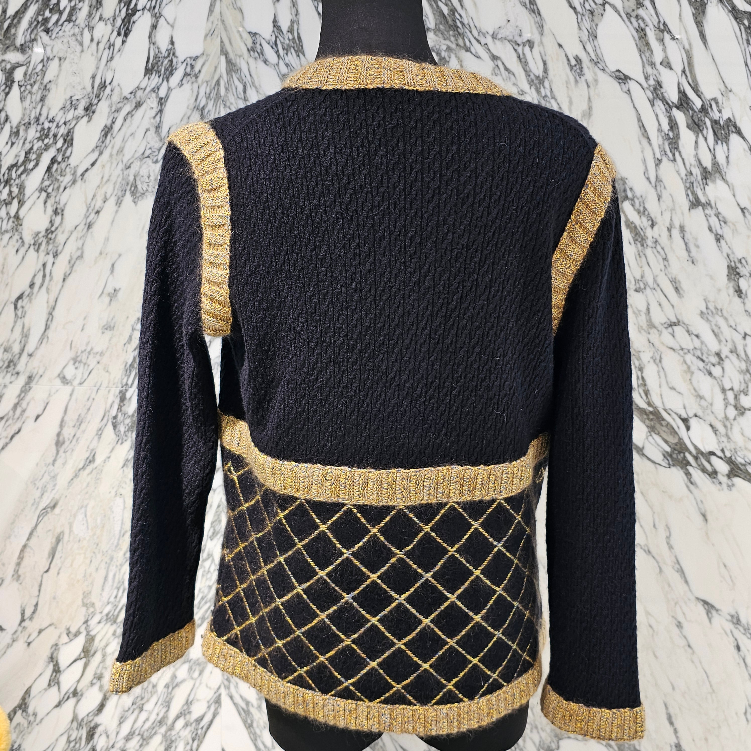 CHANEL 2015 Cruise Camellia Button 'Coco Brasserie' Cardigan P52797K06822 Size 42 シャネル 2015クルーズ カメリアボタン "ココブラッスリー" カーディガン サイズ42