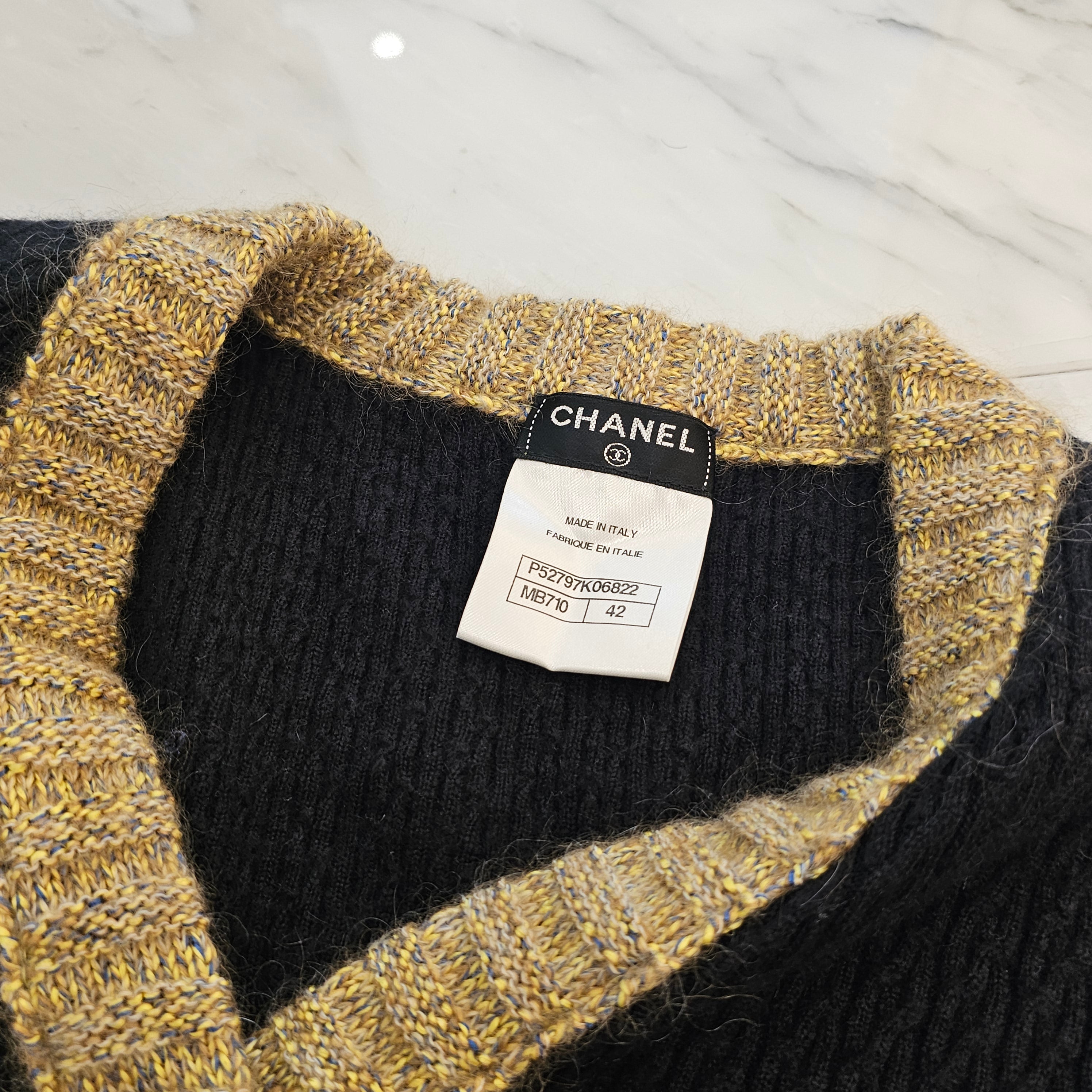 CHANEL 2015 Cruise Camellia Button 'Coco Brasserie' Cardigan P52797K06822 Size 42 シャネル 2015クルーズ カメリアボタン "ココブラッスリー" カーディガン サイズ42