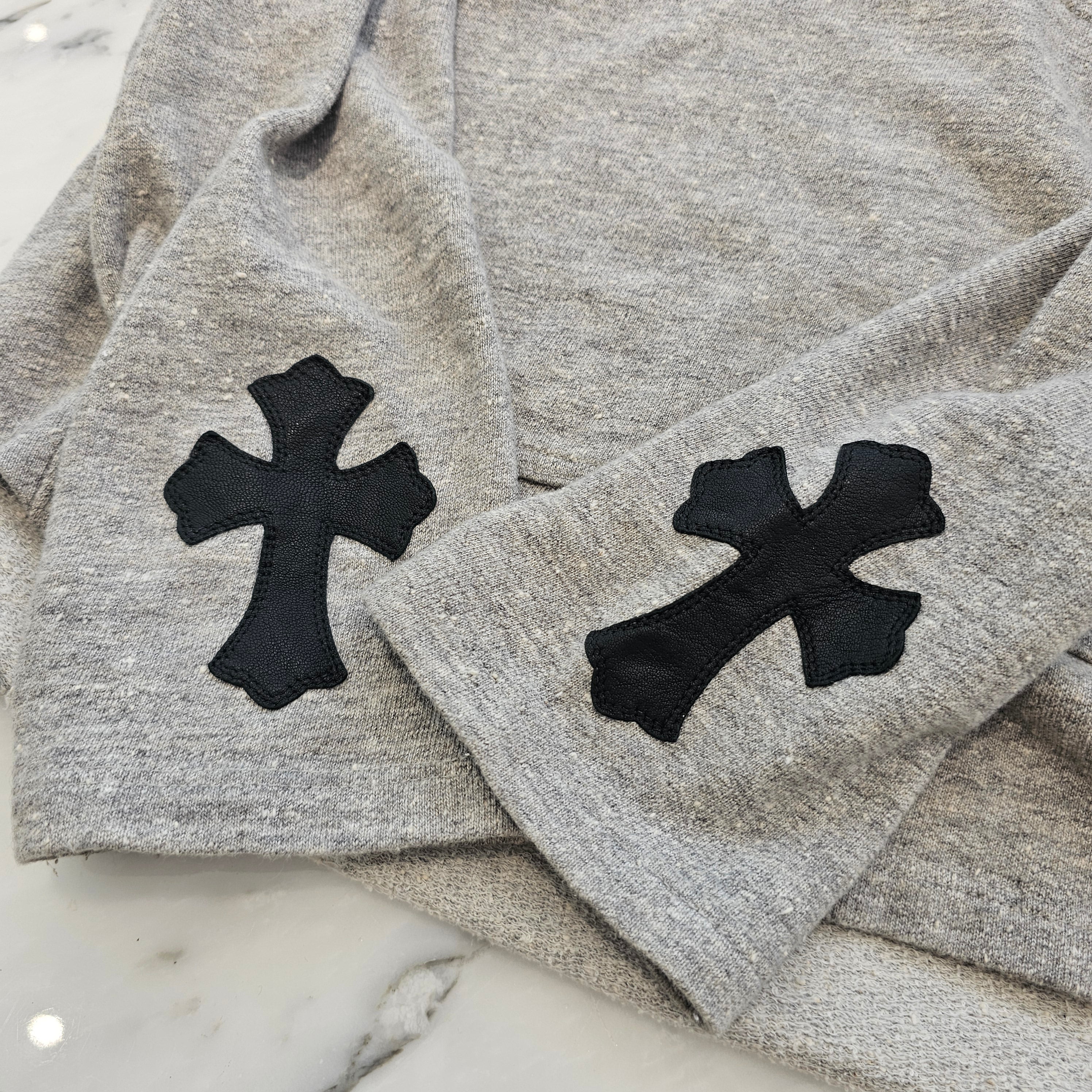 CHROME HEARTS Half Zip Leather Cross Patch Pullover Hoodie Size M クロムハーツ ハーフジップ レザークロスパッチ プルオーバー フーディ サイズM