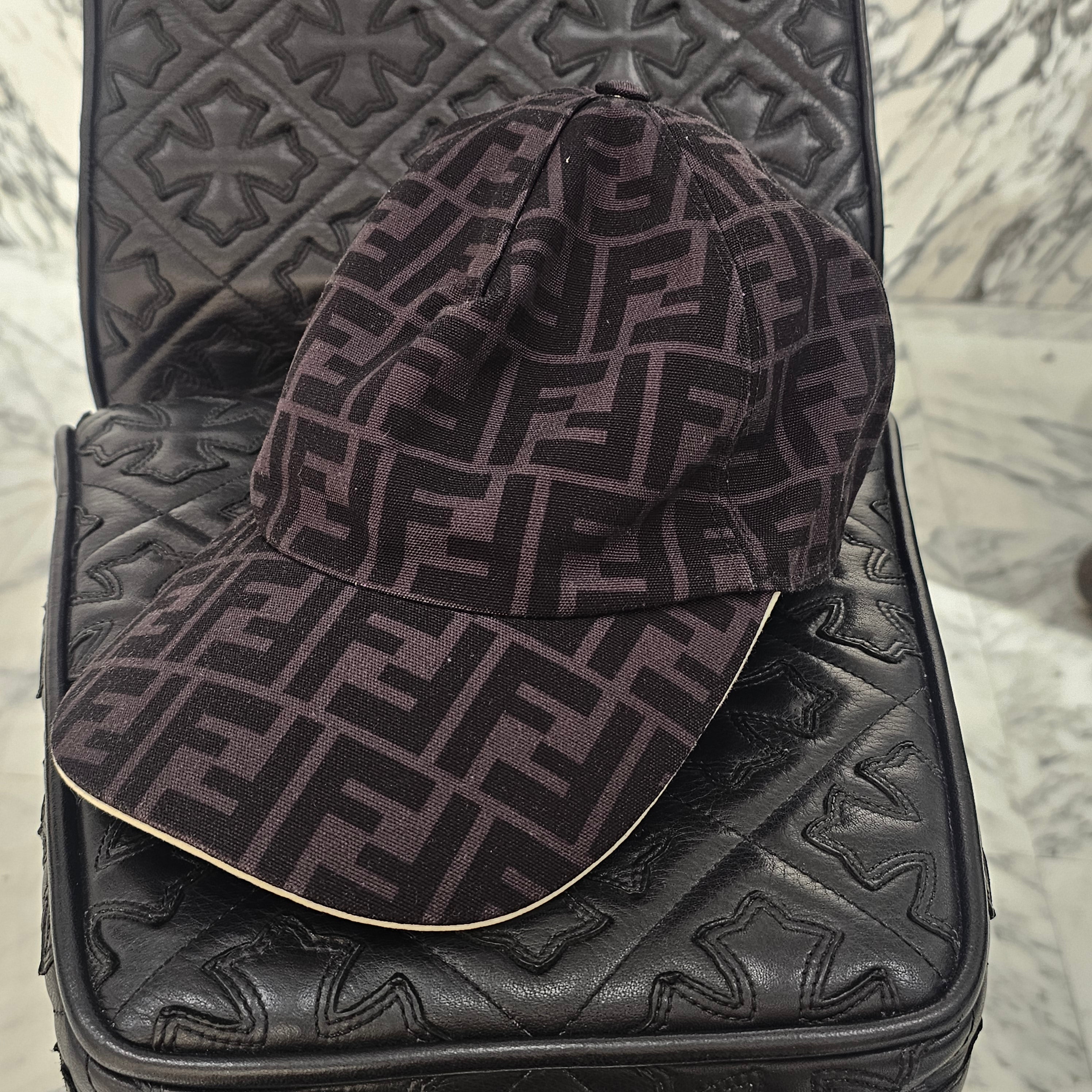 FENDI Zucca Monogram Fabric Base Ball Cap 6506990 FXQ768 ACDA Size TU フェンディ ズッカ柄 モノグラム ファブリック ベースボールキャップ サイズTU