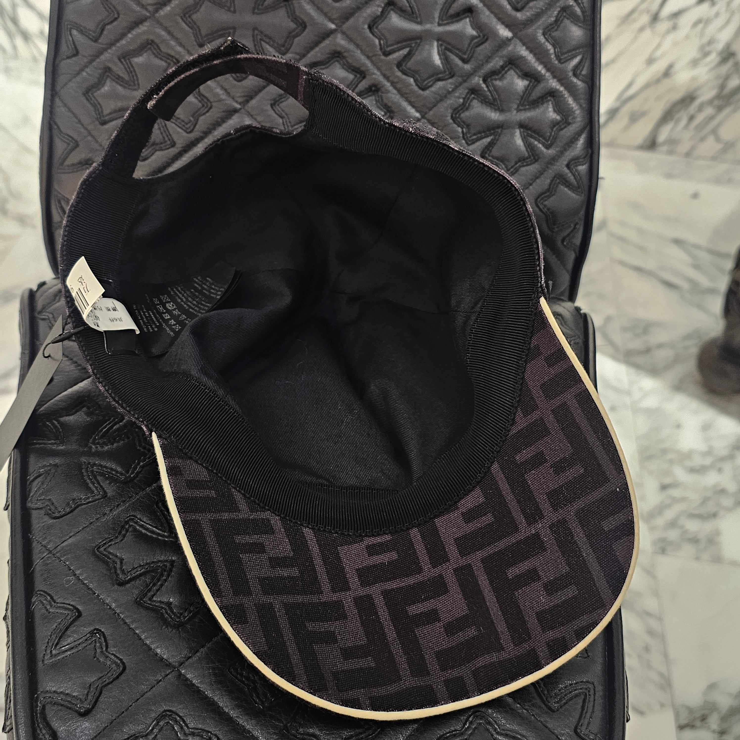 FENDI Zucca Monogram Fabric Base Ball Cap 6506990 FXQ768 ACDA Size TU フェンディ ズッカ柄 モノグラム ファブリック ベースボールキャップ サイズTU