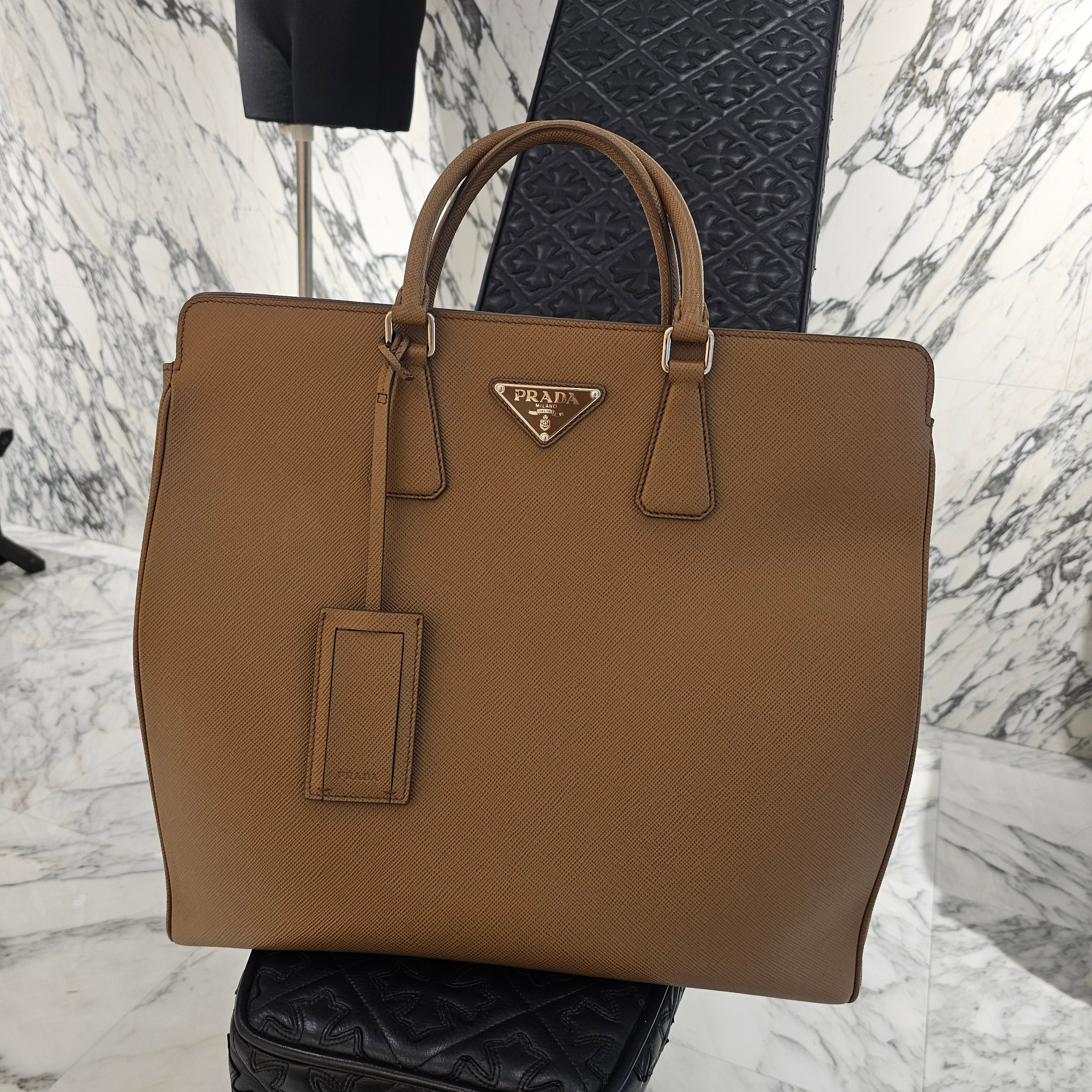 【とも】PRADA（プラダ） サフィアーノ トートバッグ PRADA Galleria SAFFIANO LUX Double Handle Tote Bag 