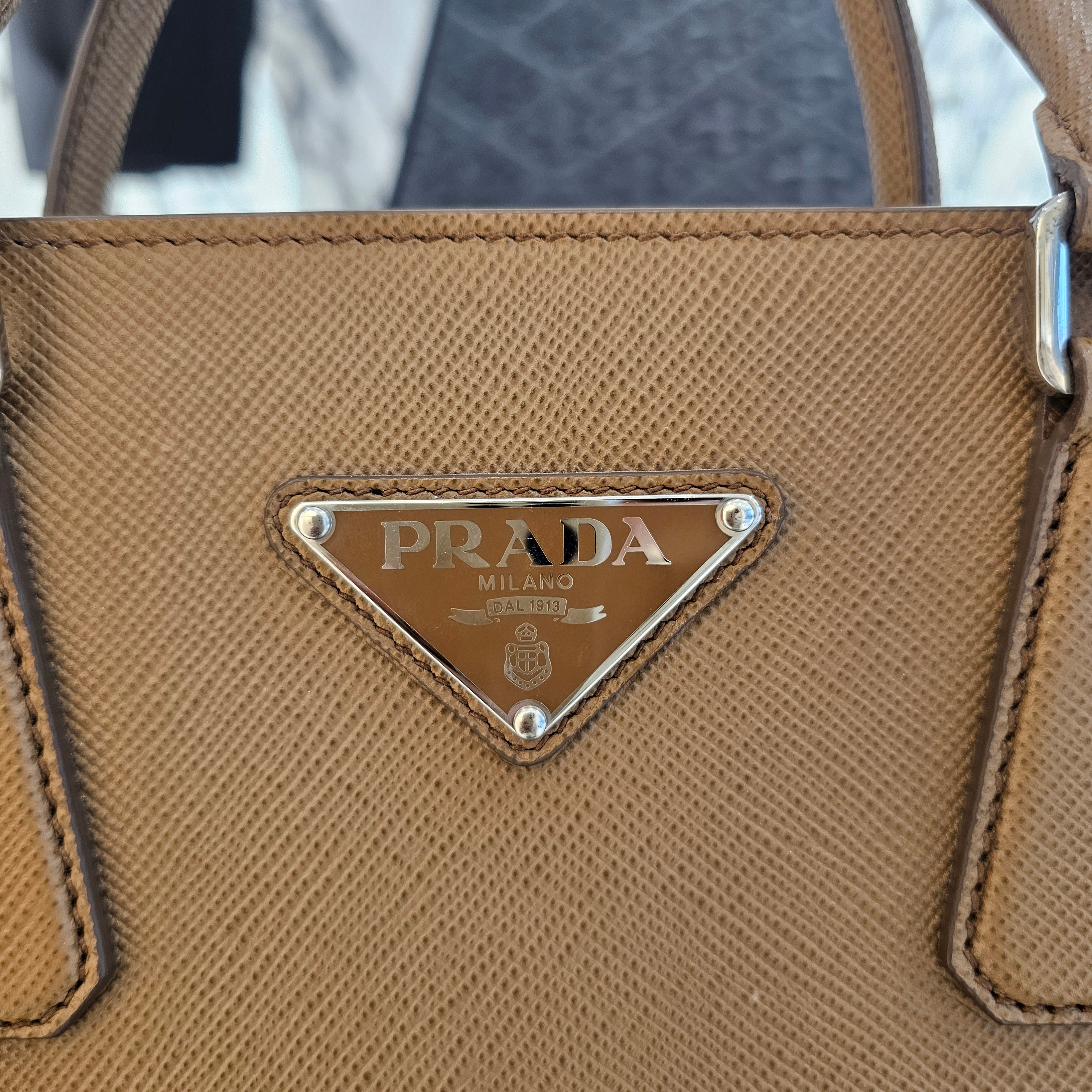 PRADA Galleria SAFFIANO LUX Double Handle Tote Bag "Cannella" 2VG066 プラダ ガレリア サフィアーノルクス ダブル ハンドル トートバッグ "カネッラ"