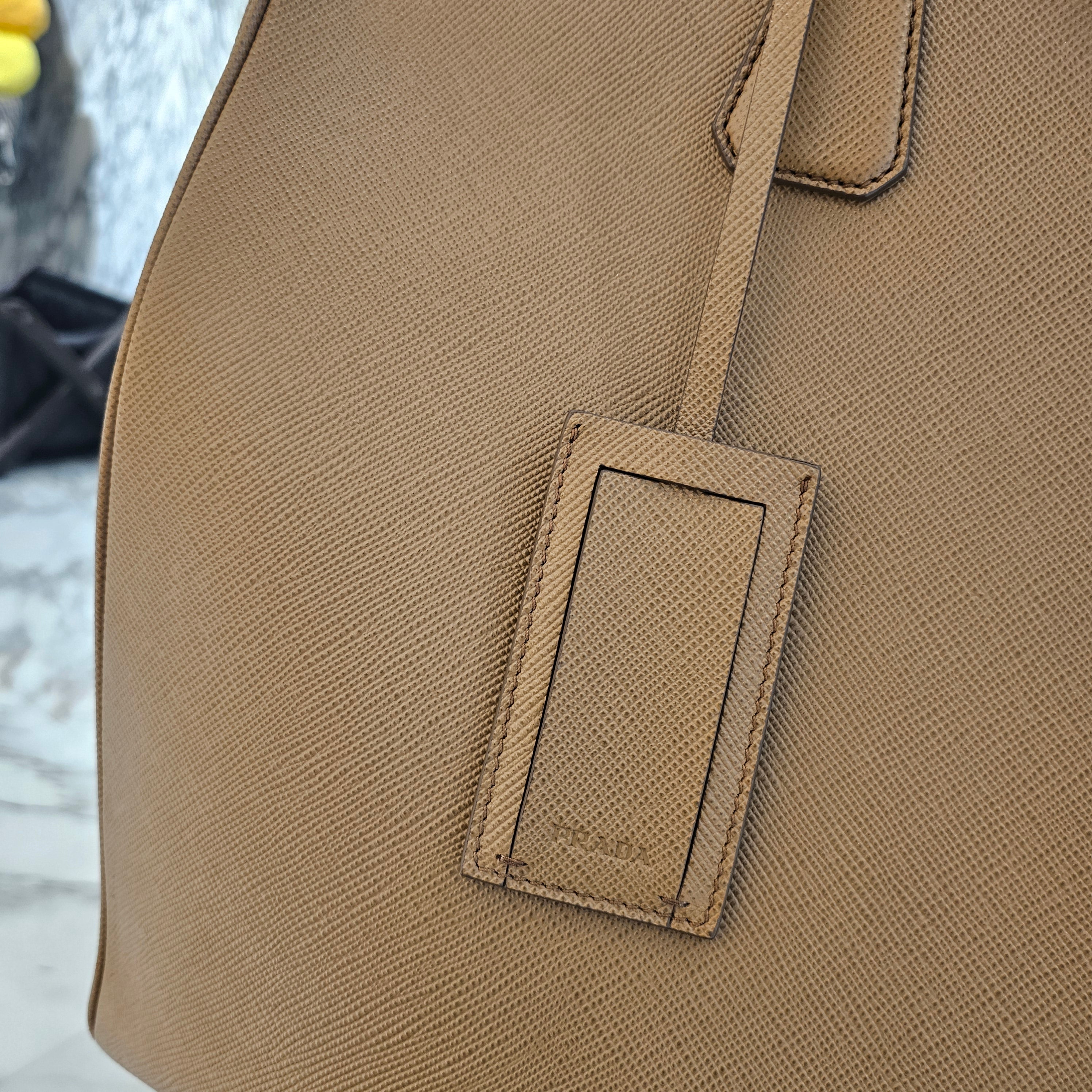 PRADA Galleria SAFFIANO LUX Double Handle Tote Bag "Cannella" 2VG066 プラダ ガレリア サフィアーノルクス ダブル ハンドル トートバッグ "カネッラ"