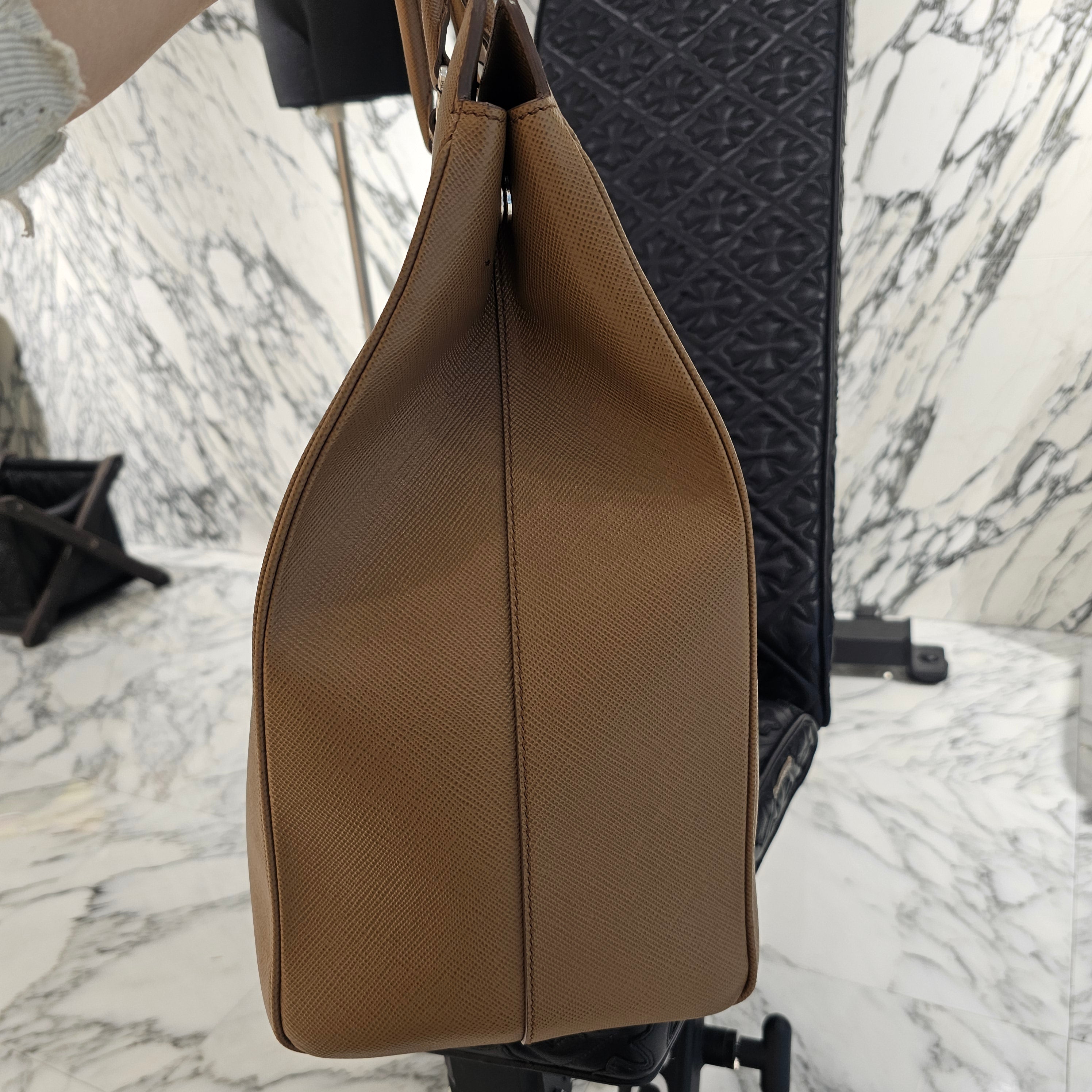 PRADA Galleria SAFFIANO LUX Double Handle Tote Bag "Cannella" 2VG066 プラダ ガレリア サフィアーノルクス ダブル ハンドル トートバッグ "カネッラ"