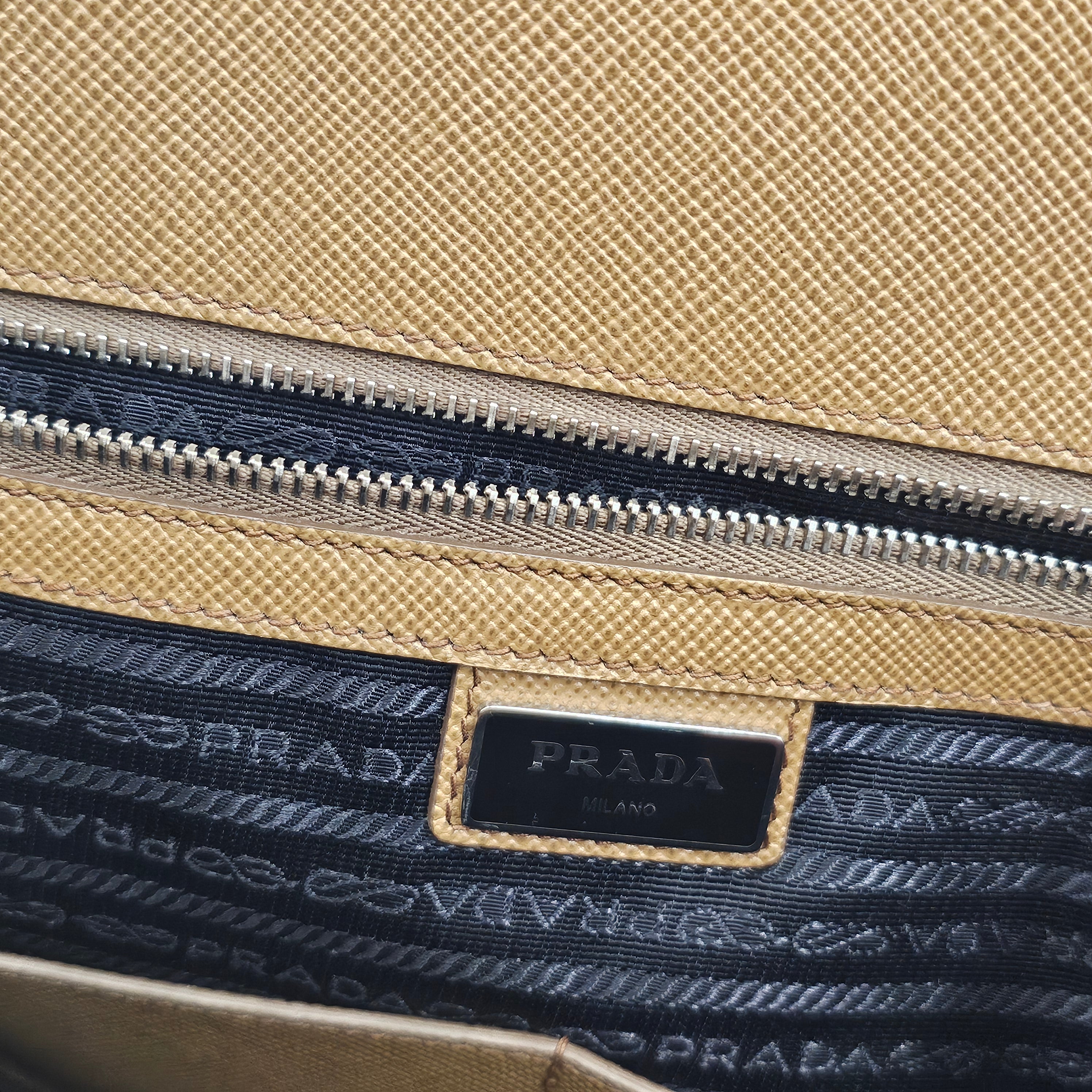 PRADA Galleria SAFFIANO LUX Double Handle Tote Bag "Cannella" 2VG066 プラダ ガレリア サフィアーノルクス ダブル ハンドル トートバッグ "カネッラ"