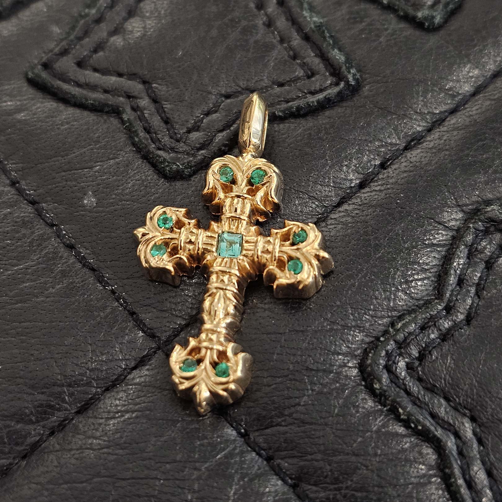 CHROME HEARTS 22K Tiny Filigree Cross Emerald Pendent Top クロムハーツ 22K タイニーフィリグリークロス エメラルド ペンダントトップ