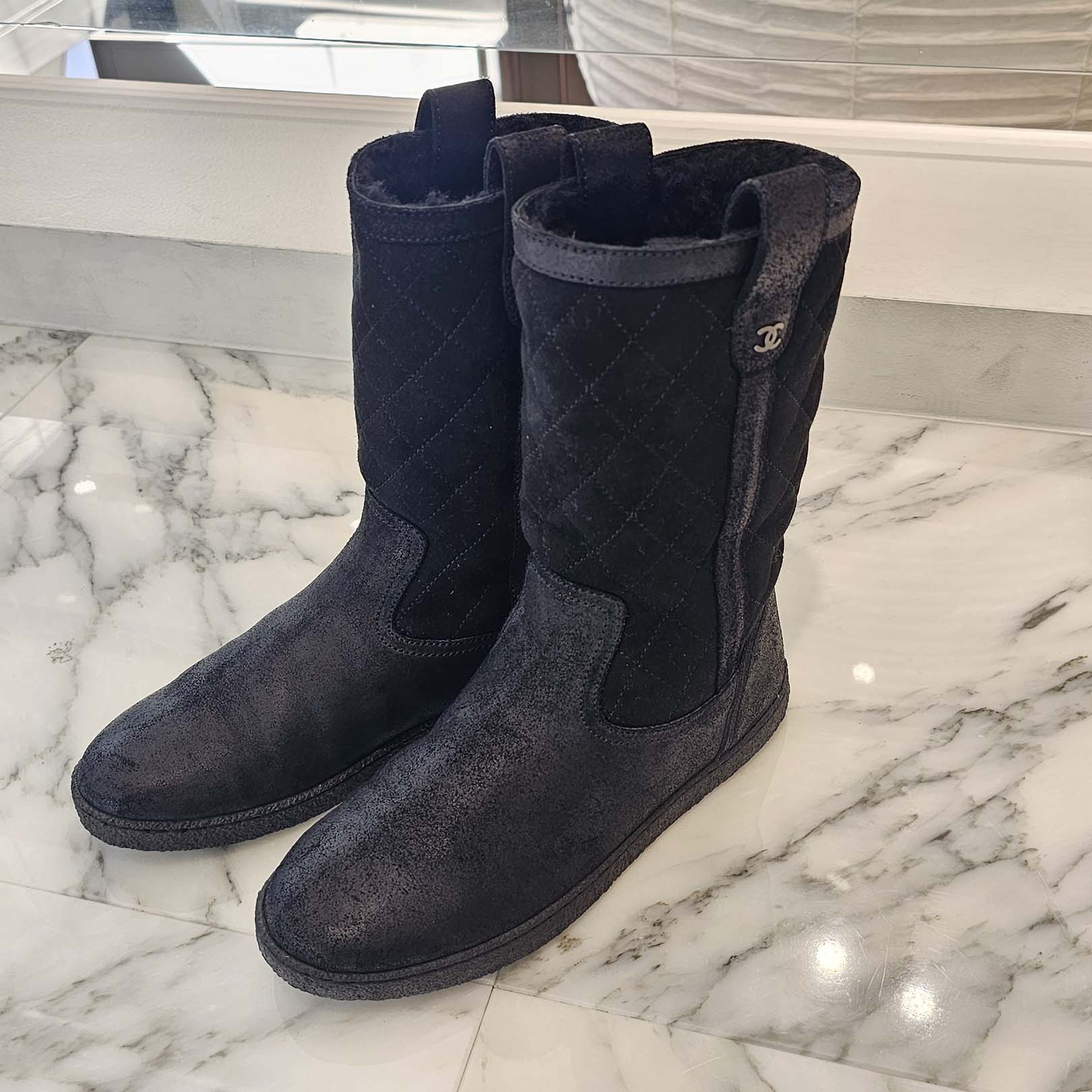 CHANEL Matelasse Coco Mark Suede Sheepskin Boots Size 36 シャネル マトラッセココマークスエードムートンブーツ サイズ36