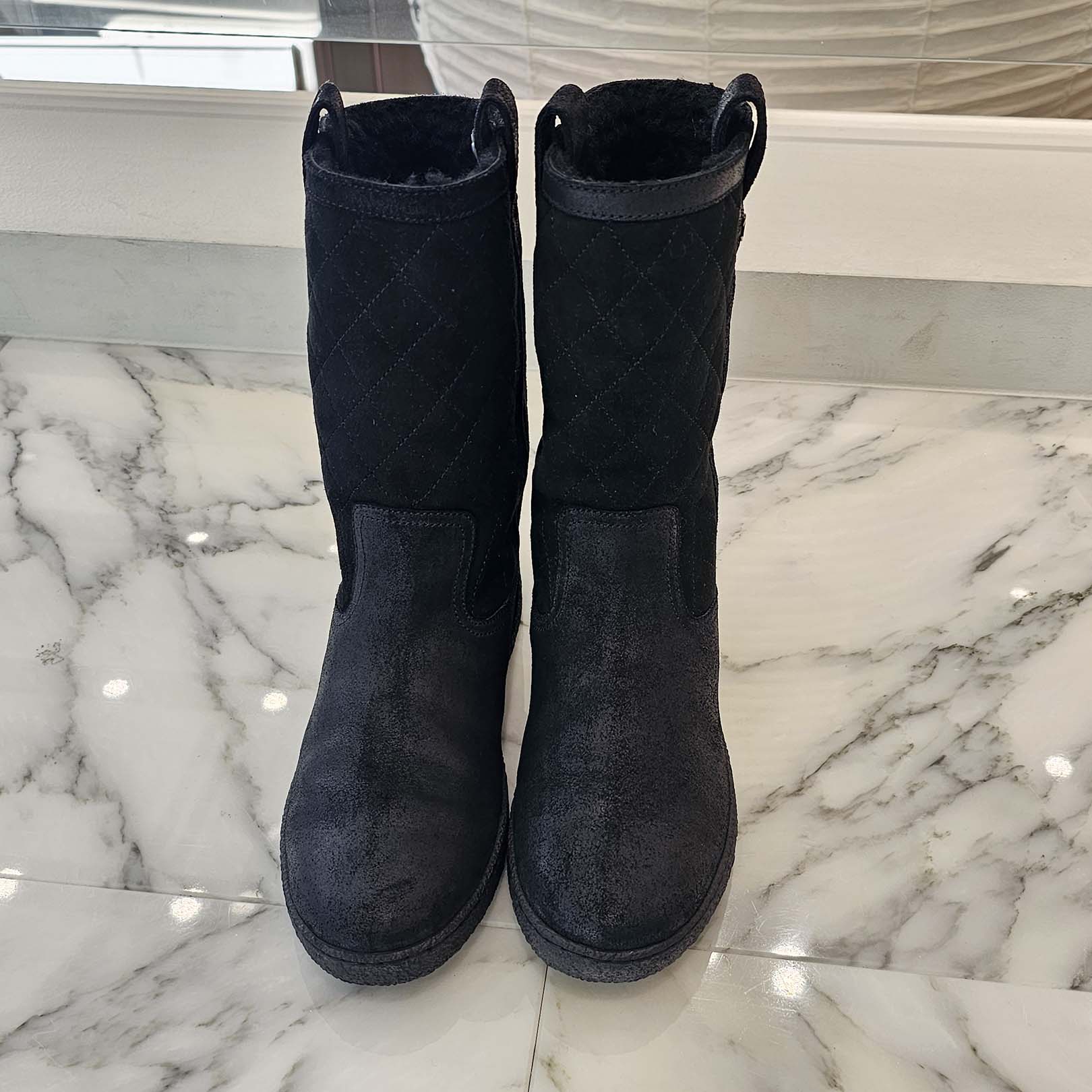 CHANEL Matelasse Coco Mark Suede Sheepskin Boots Size 36 シャネル マトラッセココマークスエードムートンブーツ サイズ36