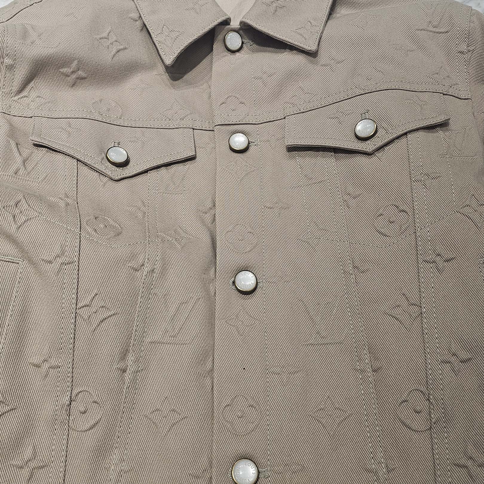 LOUIS VUITTON 2025SS Monogram Embossed Denim Jacket 1AHBEV Size 50 ルイヴィトン モノグラム エンボス デニムジャケット サイズ50