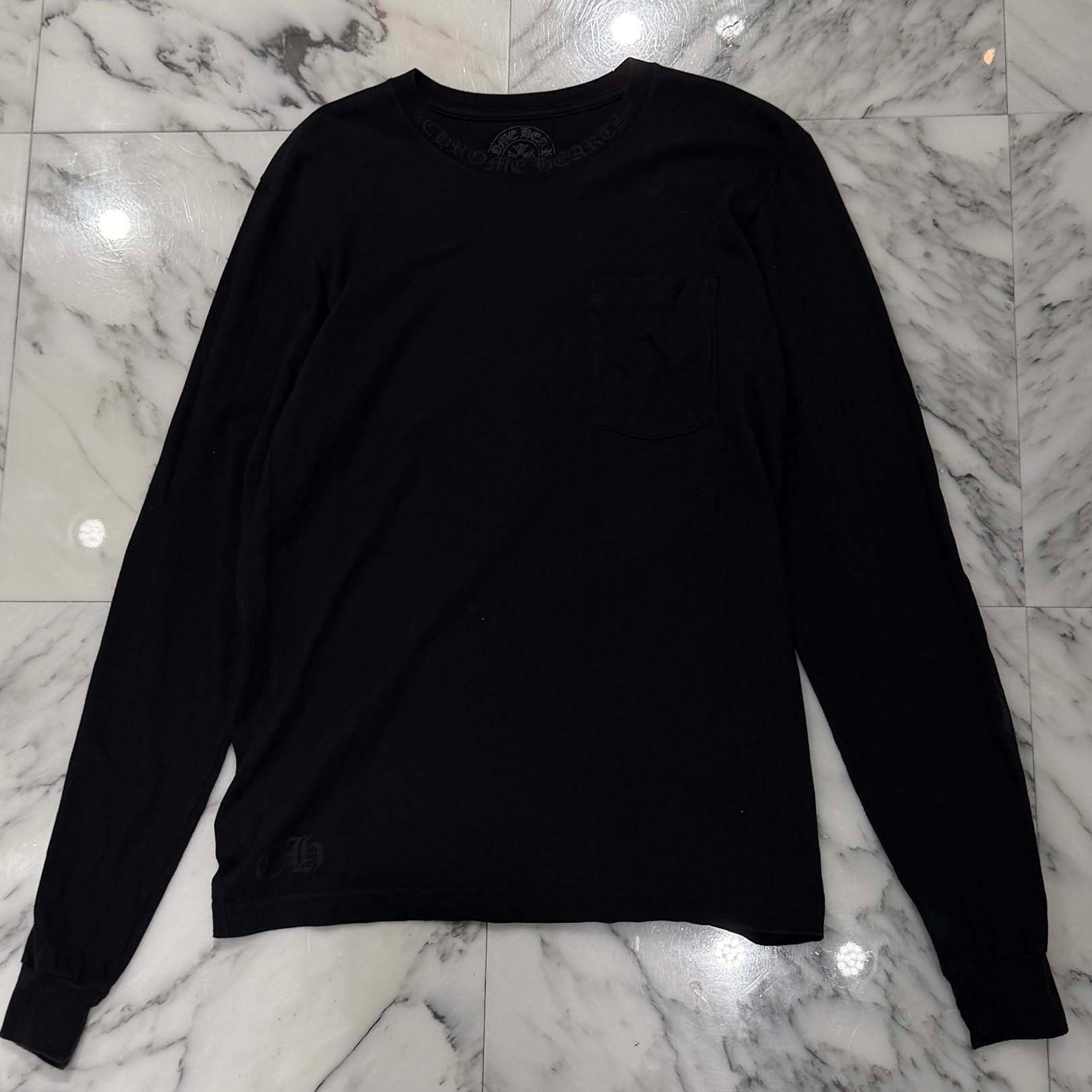 CHROME HEARTS Old English Neck Logo Dark Grey Long Sleeve Tee Size M クロムハーツ オールドイングリッシュ ネックロゴ ダークグレイ ロングスリーブTシャツ サイズM
