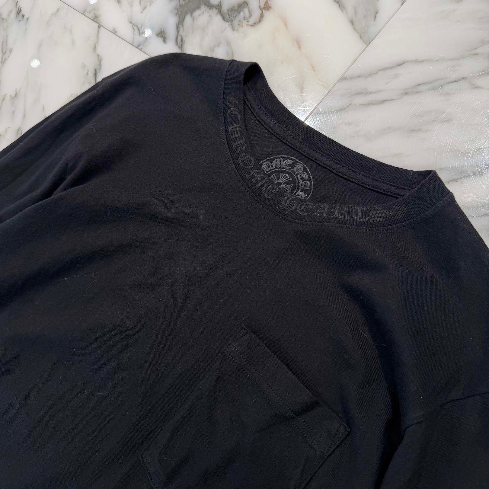 CHROME HEARTS Old English Neck Logo Dark Grey Long Sleeve Tee Size M クロムハーツ オールドイングリッシュ ネックロゴ ダークグレイ ロングスリーブTシャツ サイズM