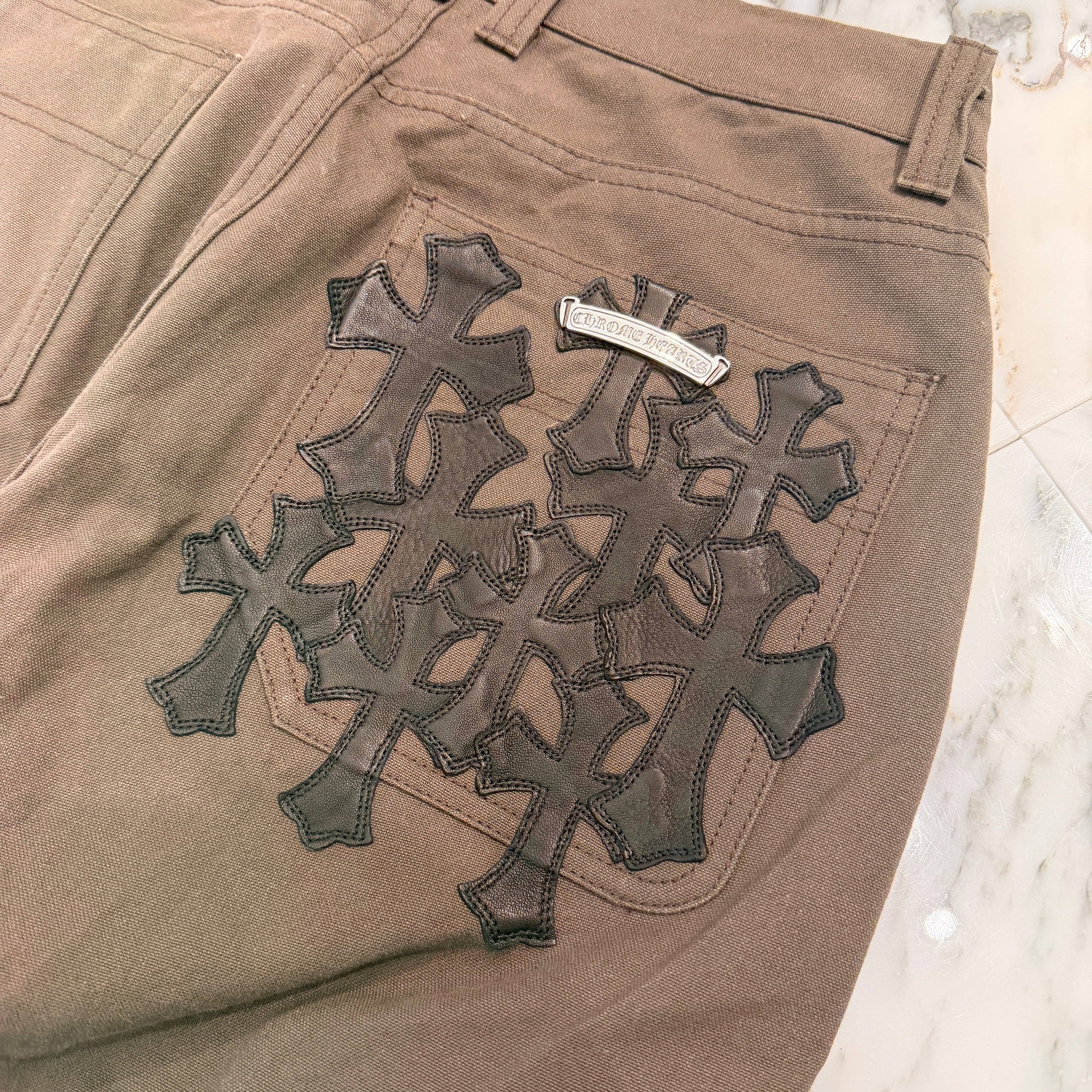 CHROME HEARTS Cemetery Cross Leather Patch Cotton Cargo Pants Size 28 クロムハーツ セメタリー クロス レザー パッチ コットン カーゴ パンツ ブラウン サイズ28